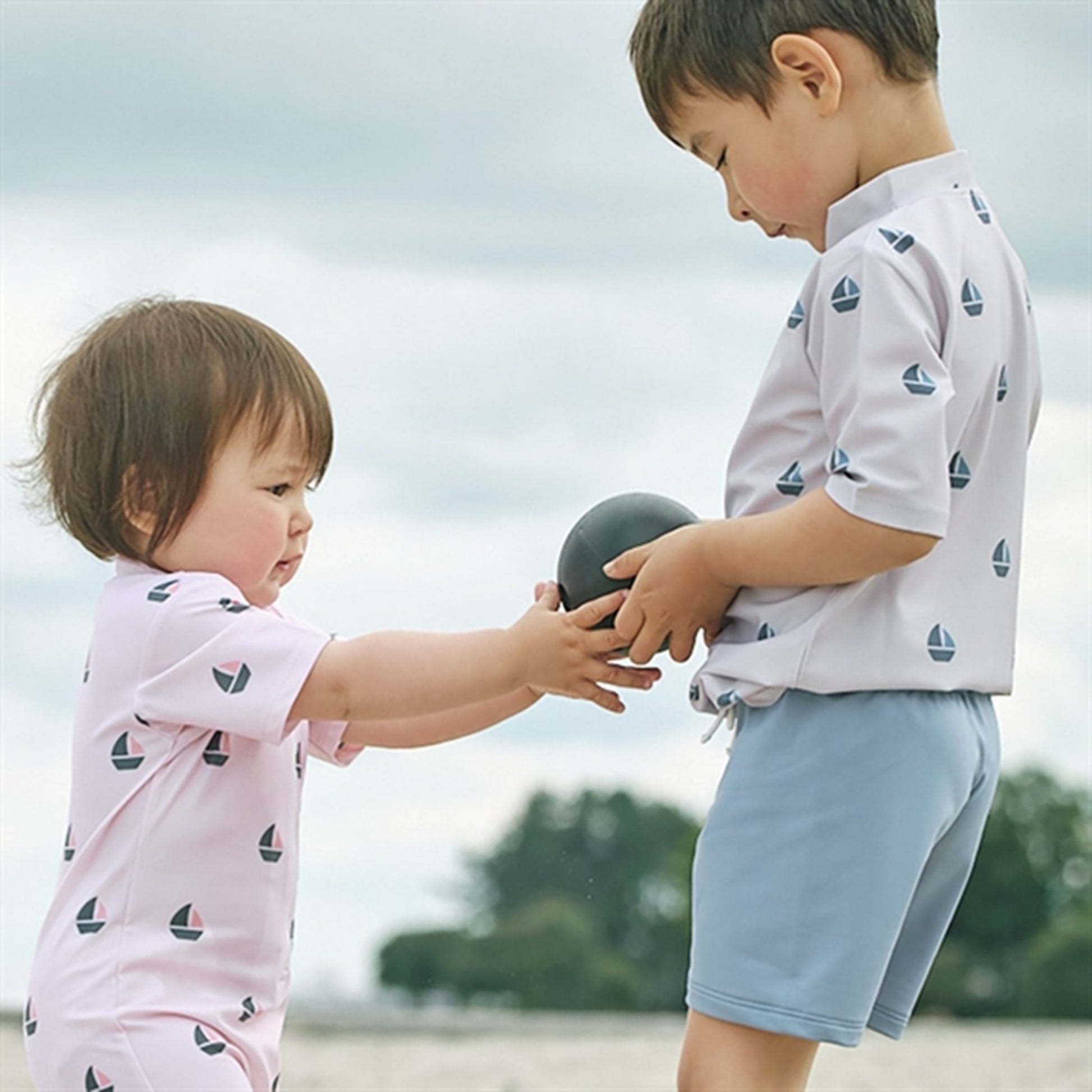 Petit Crabe Sand Boat Max Swim Shirt