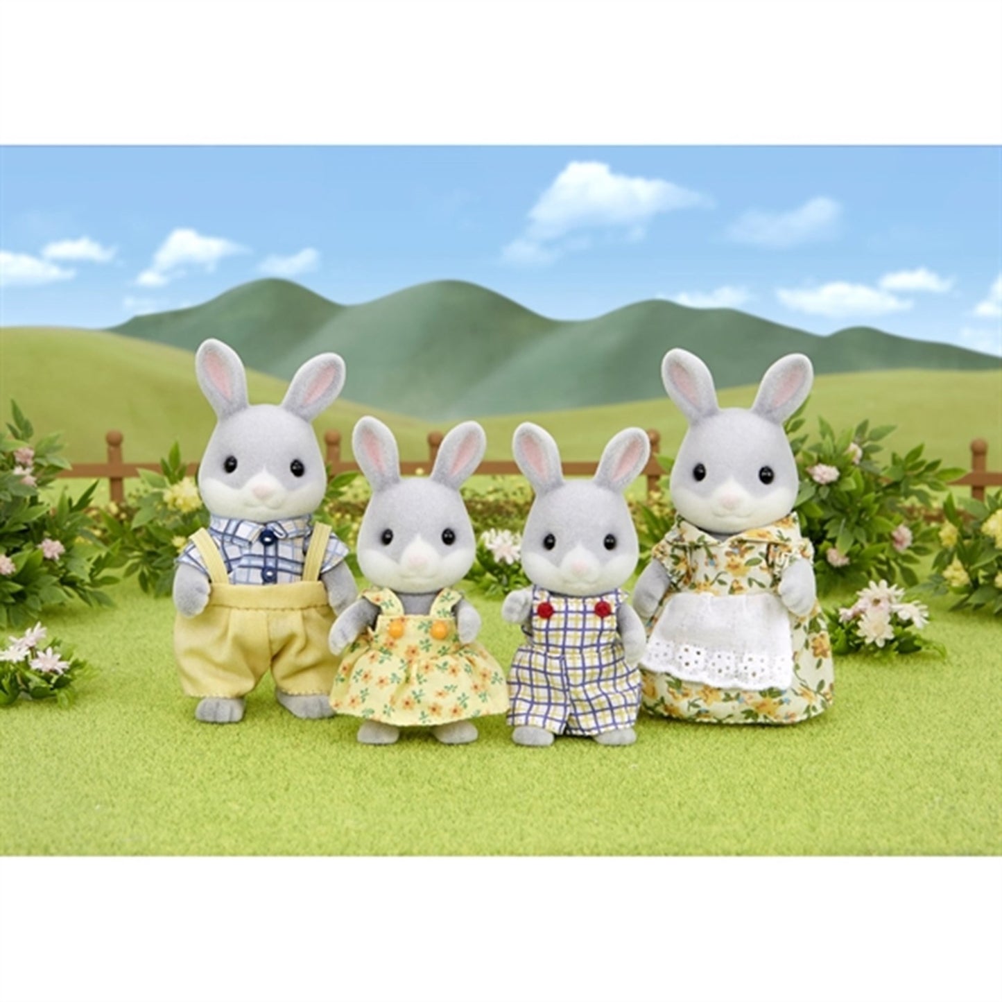 Sylvanian Families® Cottontail Rabbit Family