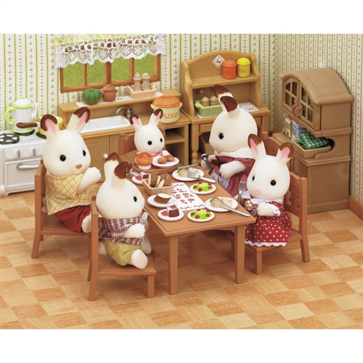 Sylvanian Families® Family Table & Chairs