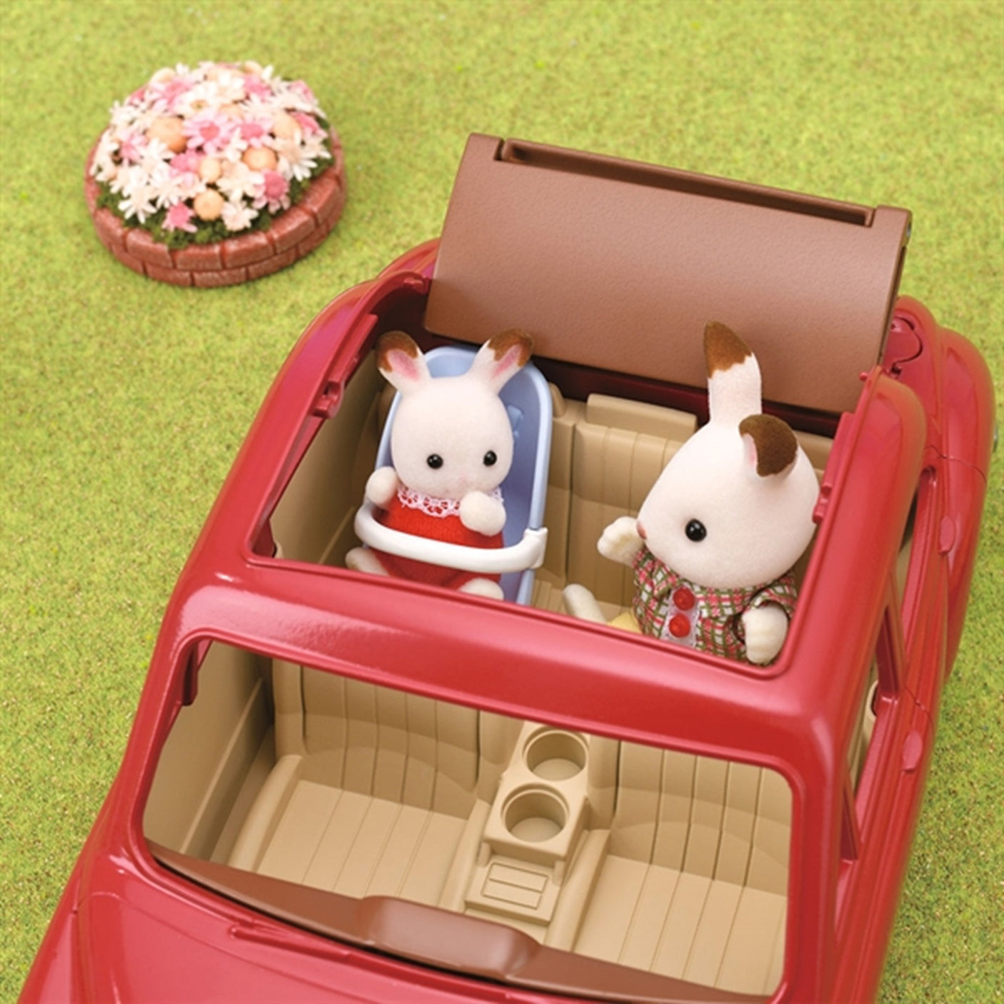 Sylvanian Families® Family Cruising Car