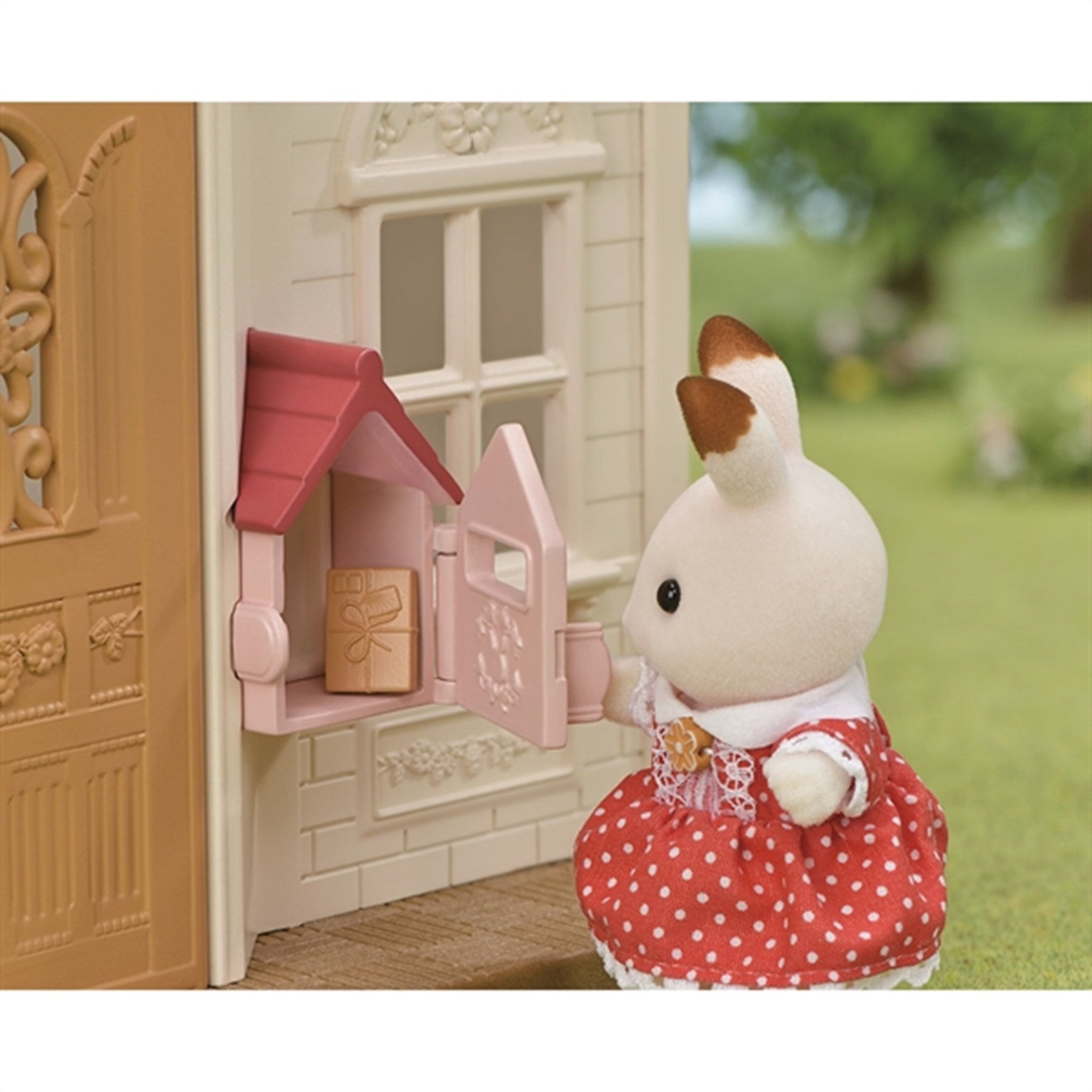 Sylvanian Families Red Roof Cosy Cottage 4
