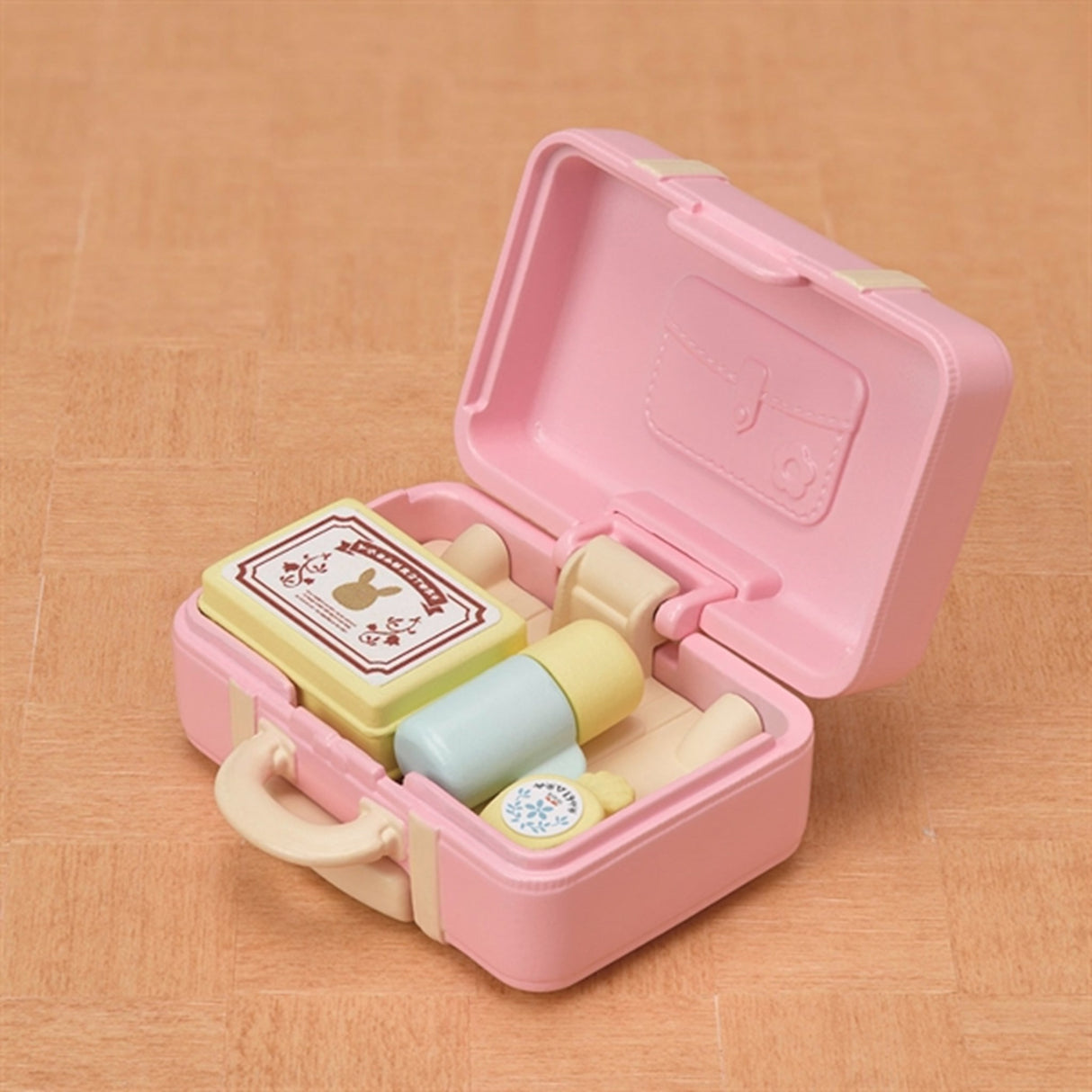 Sylvanian Families® Weekend Travel Set Snow Rabbit Mother
