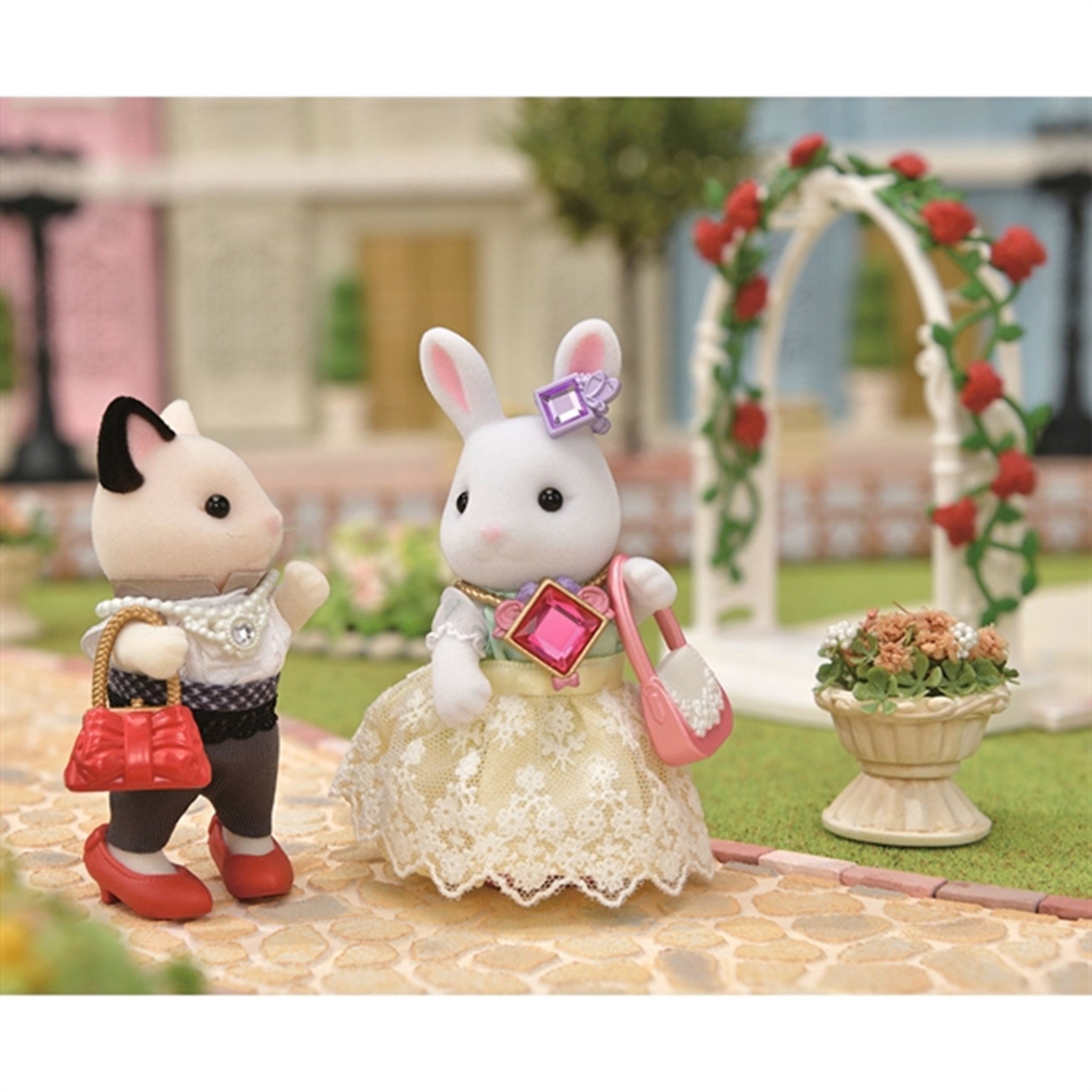Sylvanian Families Fashion and Jewellery Set With Figure 2