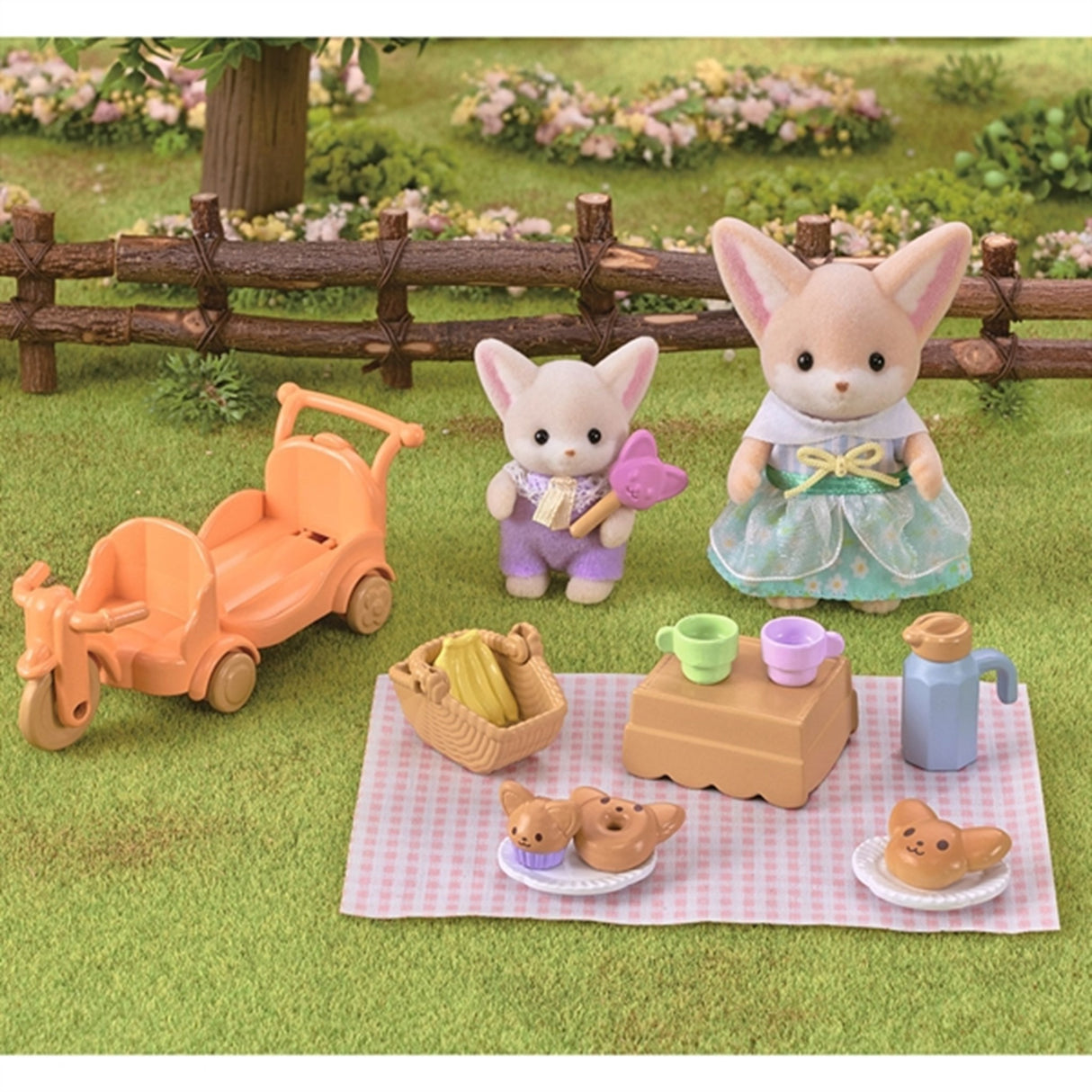 Sylvanian Families® Sunny Picnic Set - Fennec Fox Sister & Baby