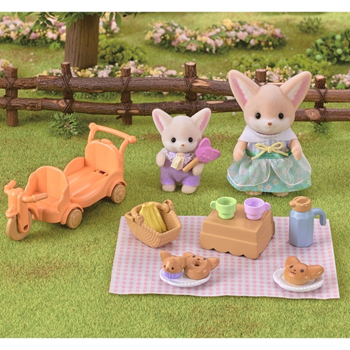 Sylvanian Families® Sunny Picnic Set - Fennec Fox Sister & Baby
