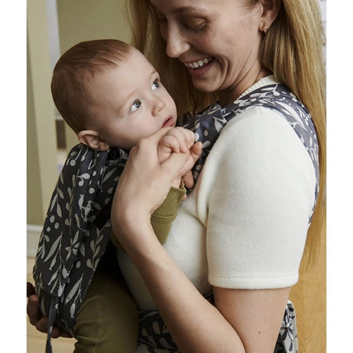Stokke® Limas™ Carrier Plus Valerian Beige 2