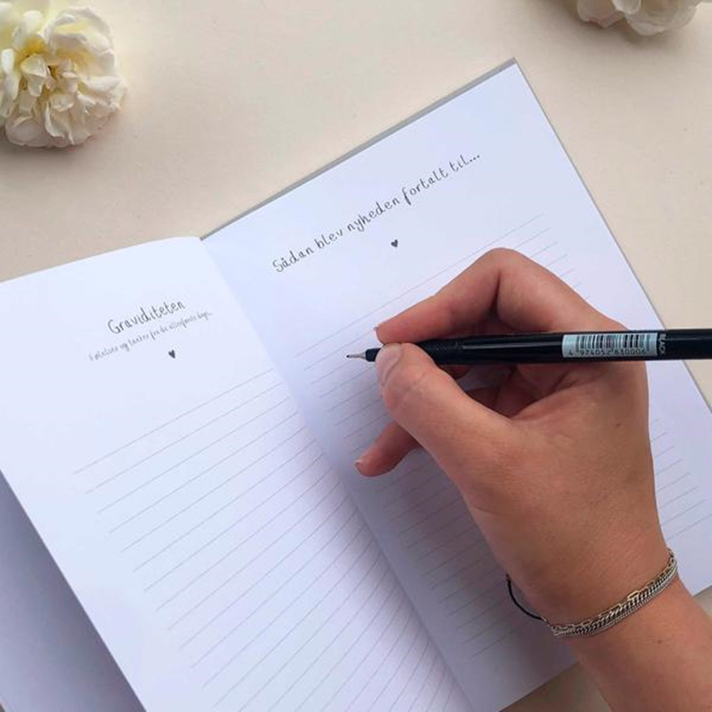 WITHWHITE Barnets Bog Danish