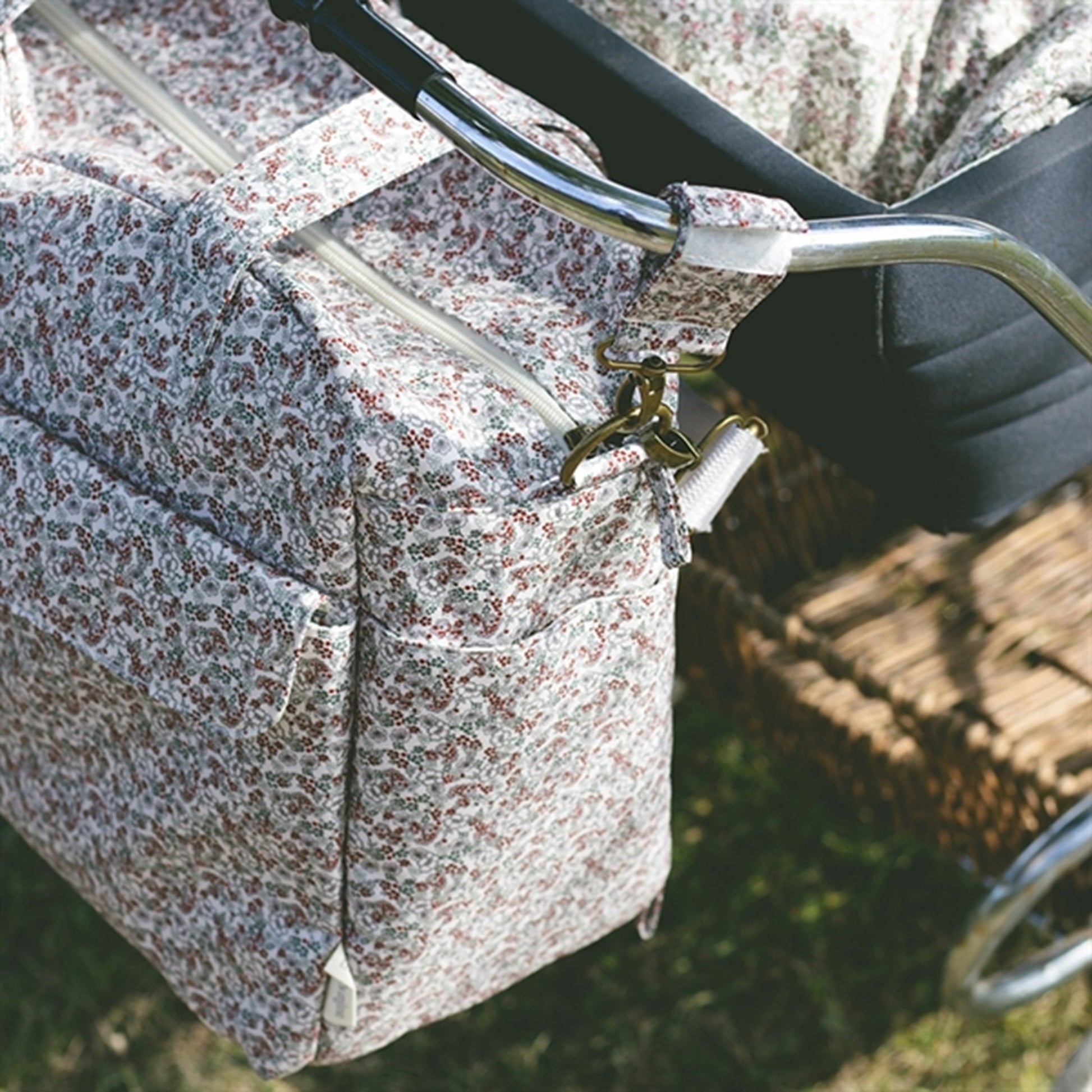 That's Mine Nursing Bag Benne Bouquet Rouge