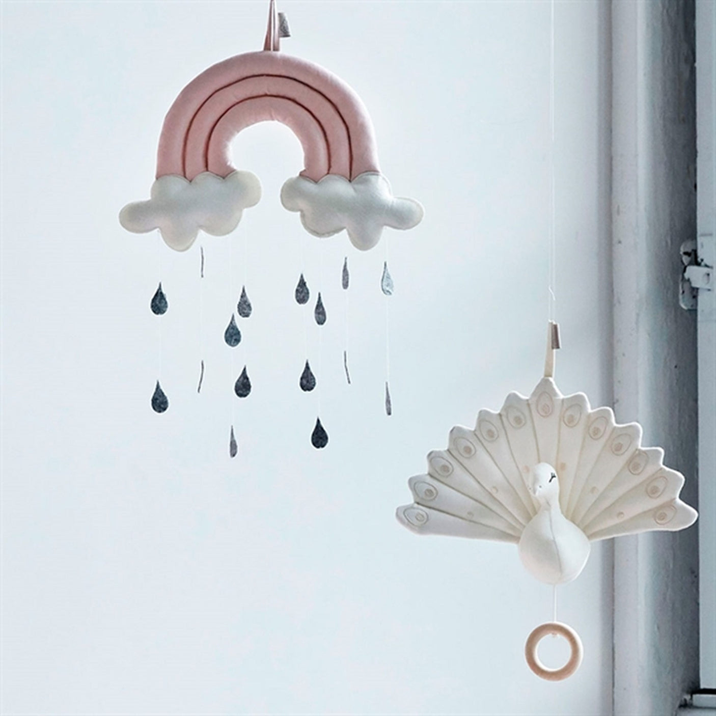 Cam Cam Copenhagen Mobile Music Peacock Windflower Creme