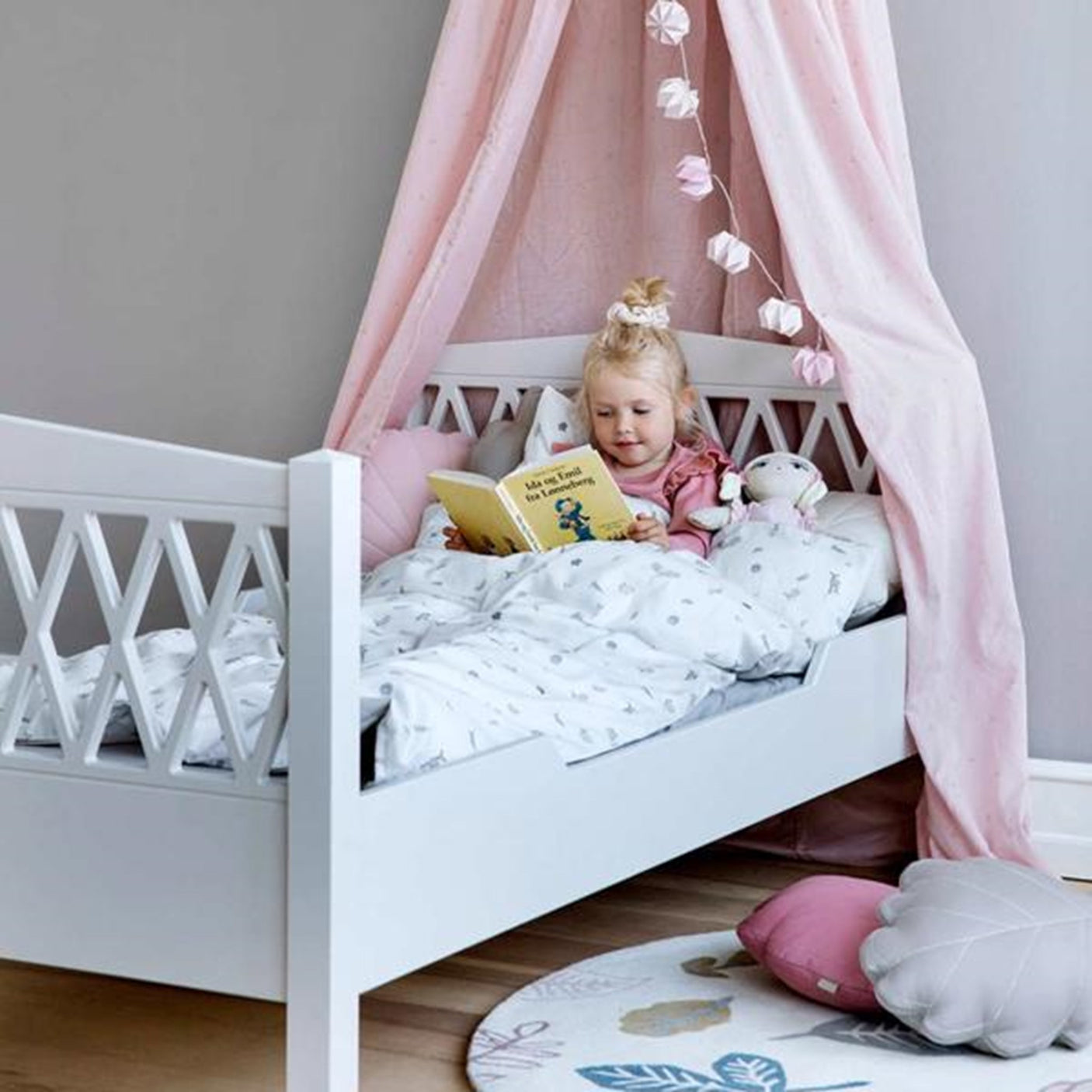 Cam Cam Copenhagen Circular Woolen Rug Pressed Leaves Rose