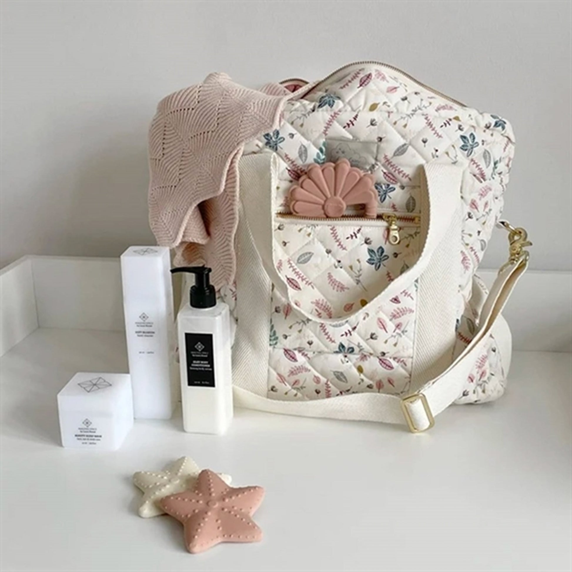 Cam Cam Copenhagen Changing Bag Pressed Leaves Rose 2