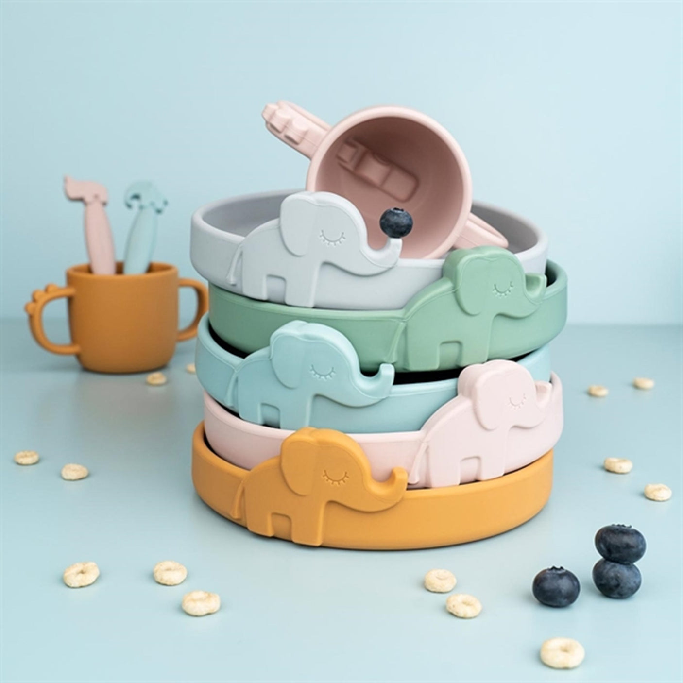 Done by Deer Peekaboo Plate Elphee Blue