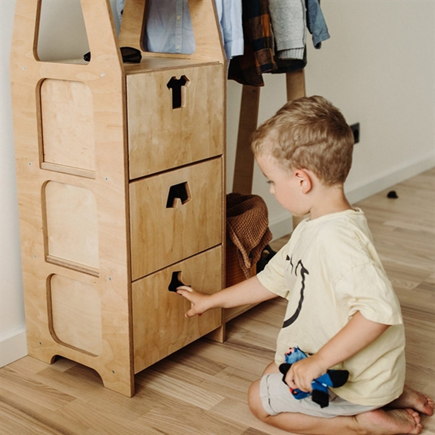 Duck Woodworks Children Wardrobe with Drawers