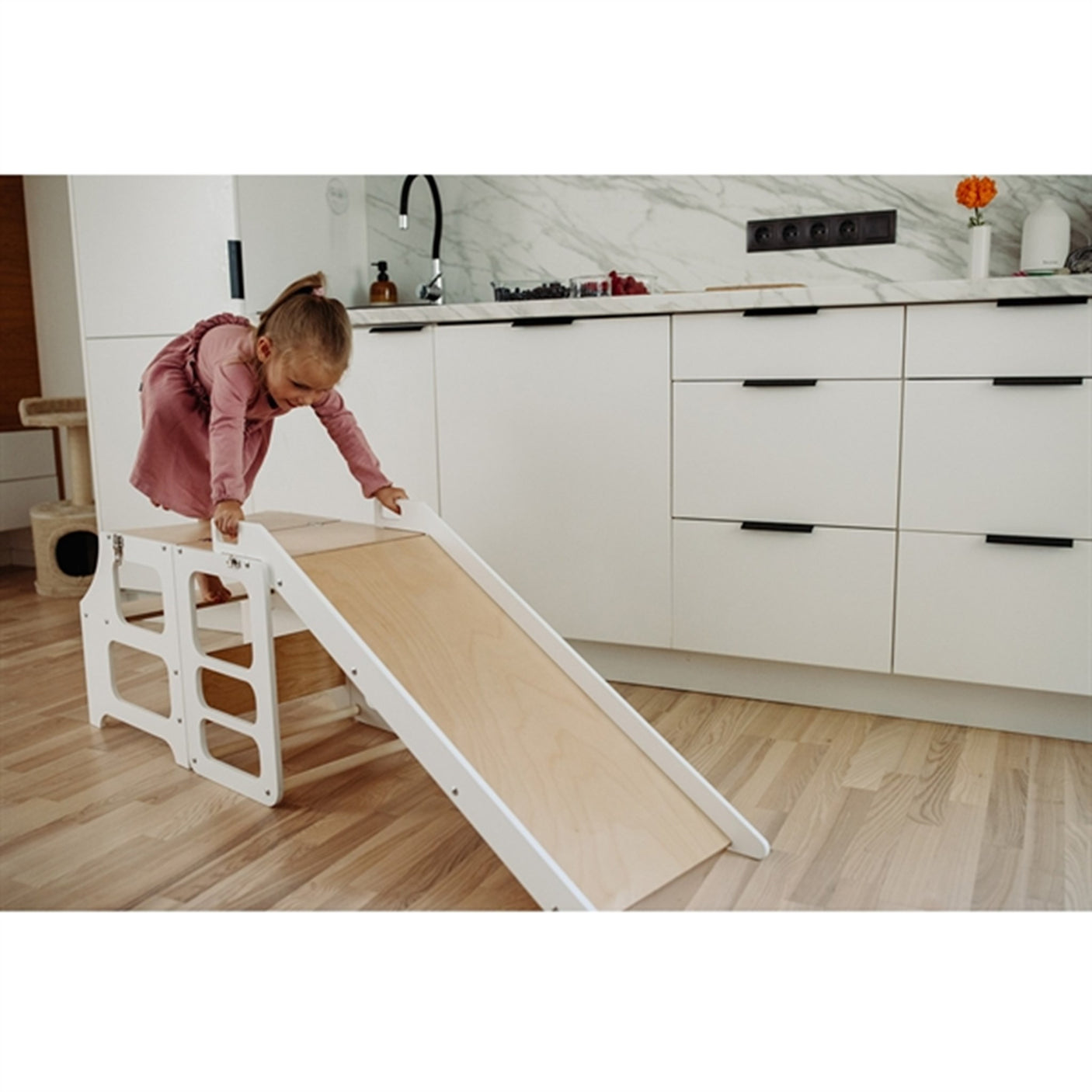 Duck Woodworks Foldable Kitchen Tower w. Slide White