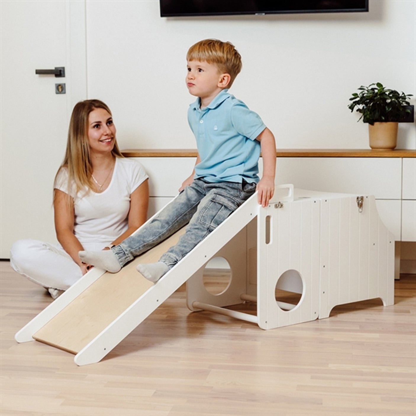 Duck Woodworks Space X Foldable Kitchen Tower w. Slide White