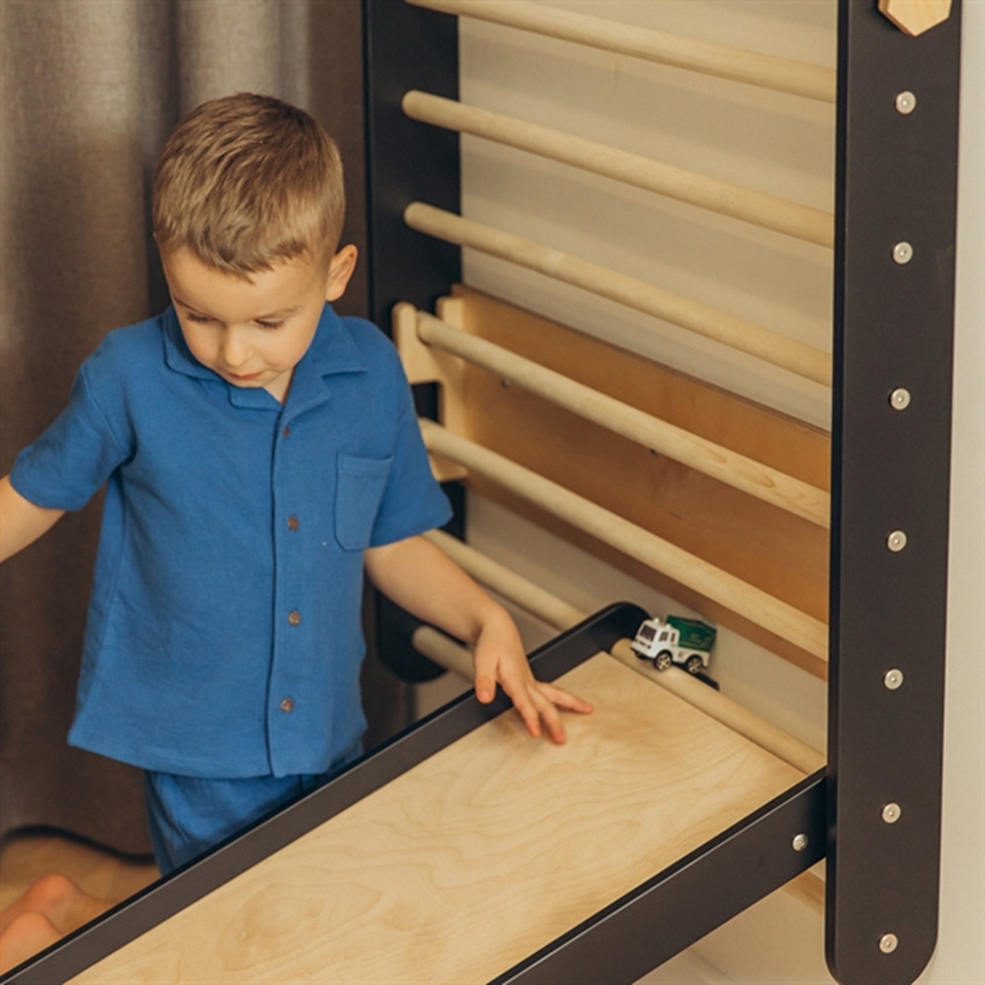 Duck Woodworks Climbing Triangle Wall Set w. Slide Black