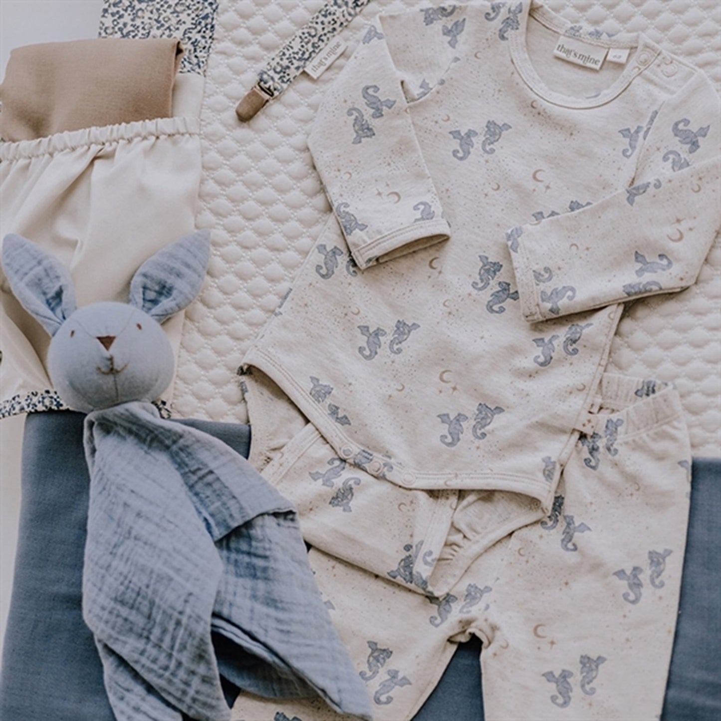 That's Mine Pacifier Straps Ellienes Flores Sandshell/Blue