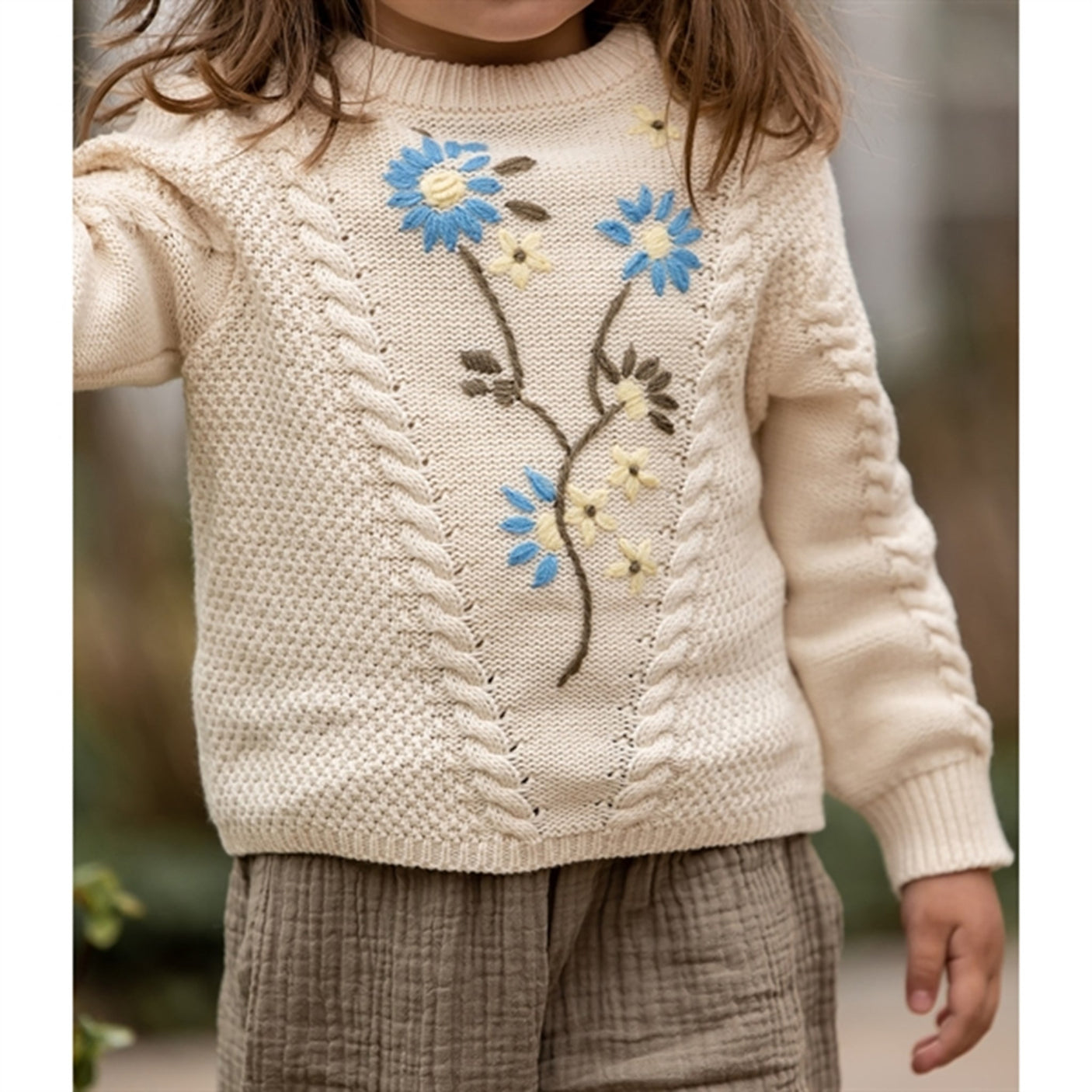 Fliink Sandshell Flower Embroidered Pullover