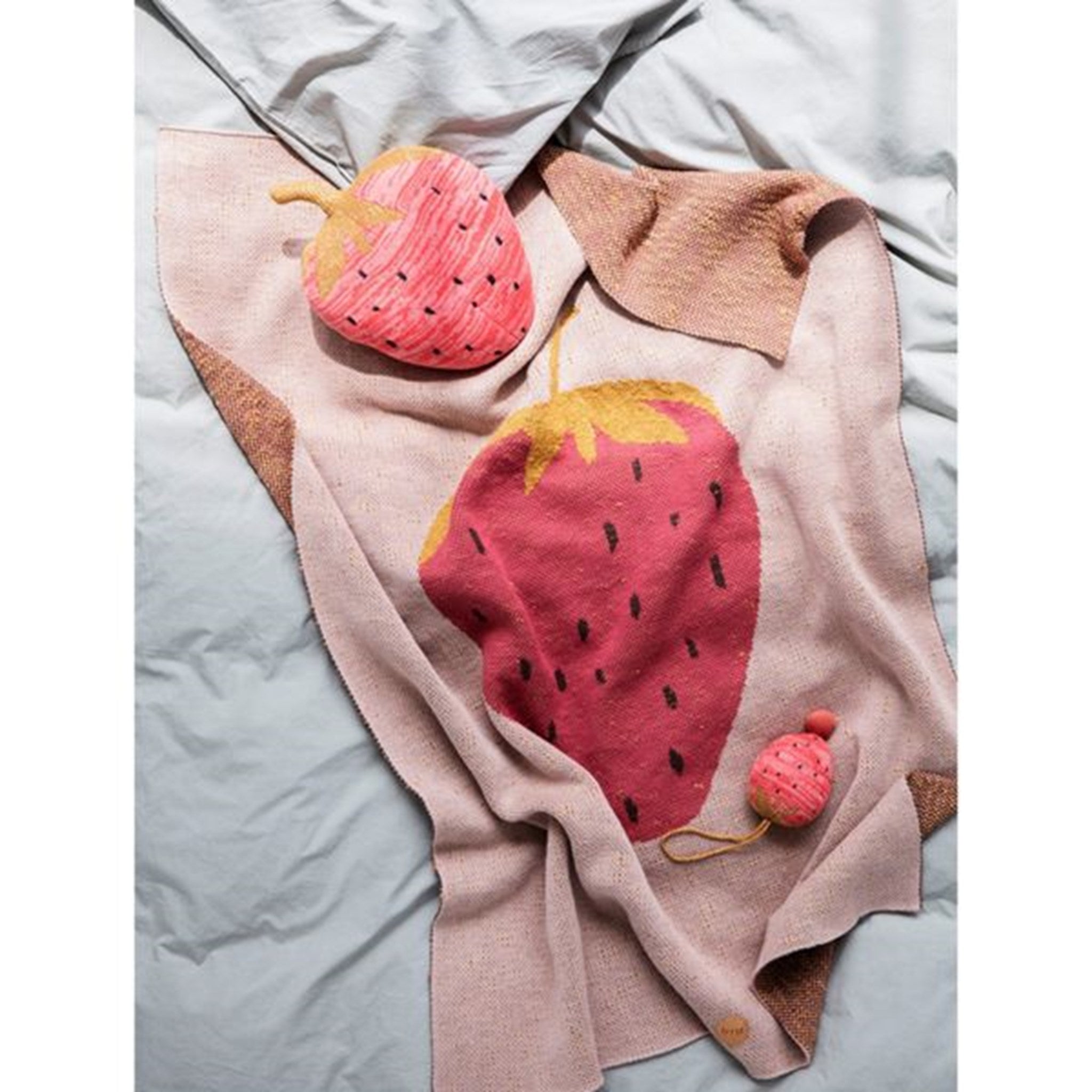 Ferm Living Blanket Strawberry 2