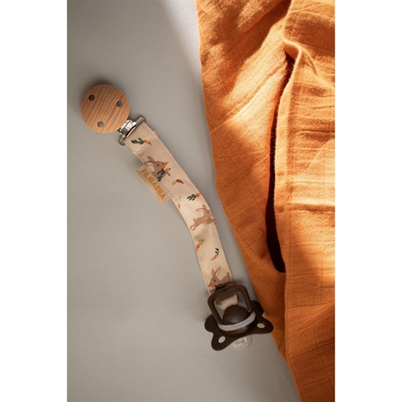 FILIBABBA Pacifier Strap Carrot Thief