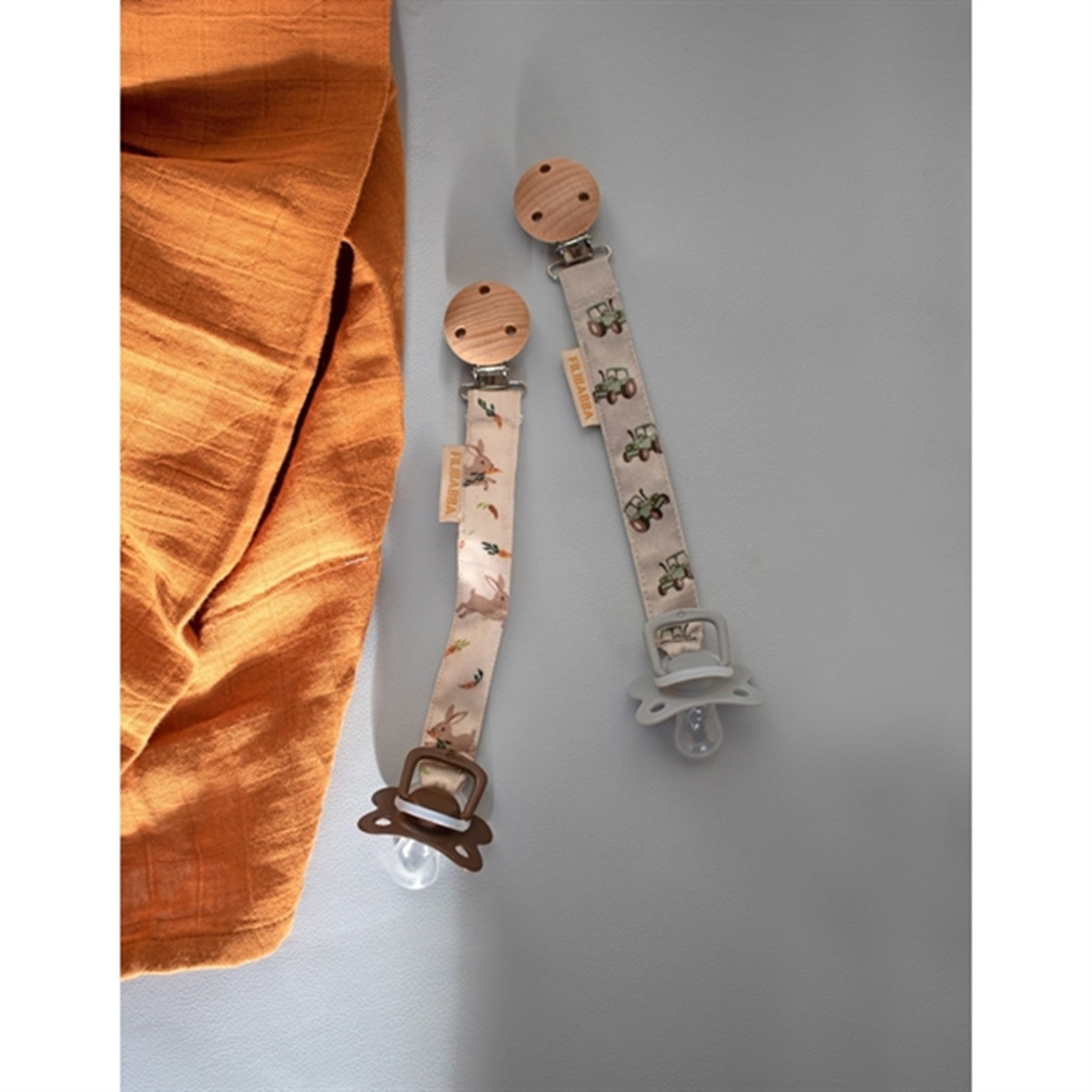 FILIBABBA Pacifier Strap Carrot Thief