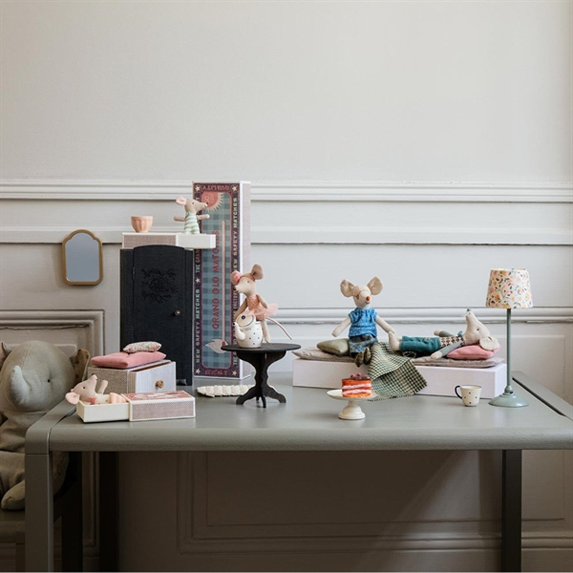 Maileg Grandpa & Grandma in Matchbox 2