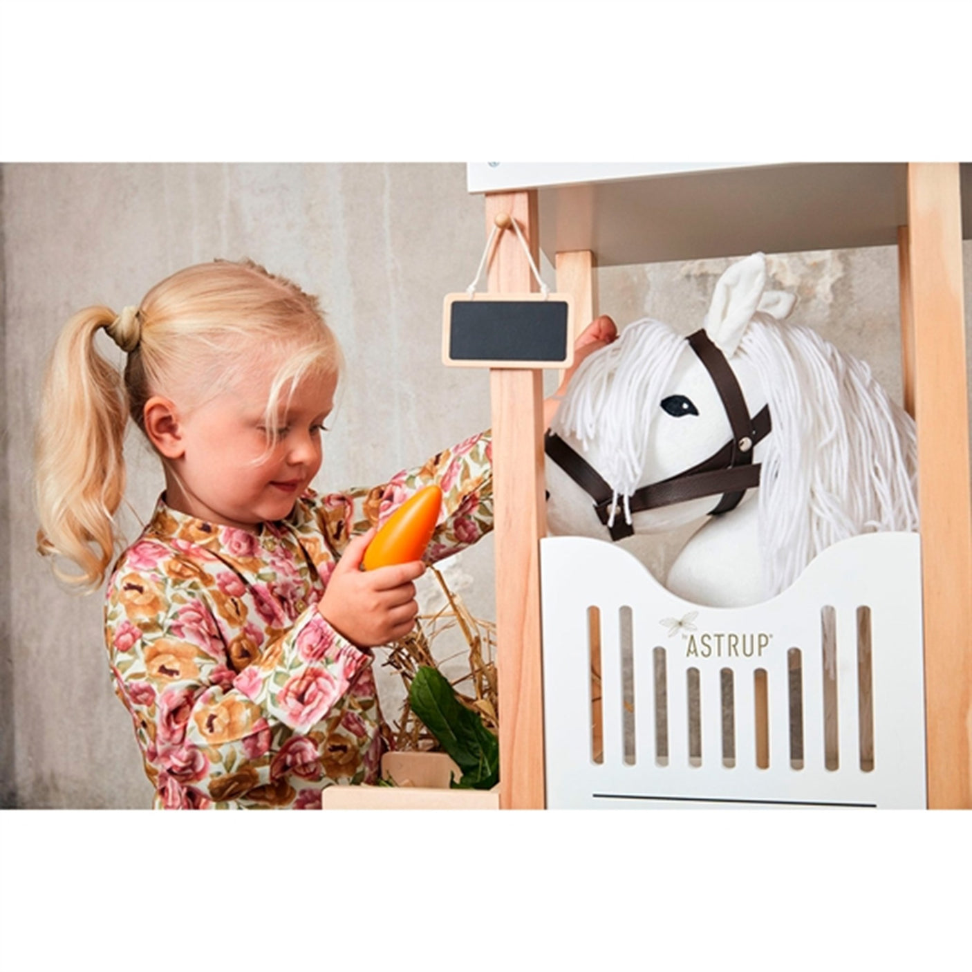 by Astrup Hobby Horse White