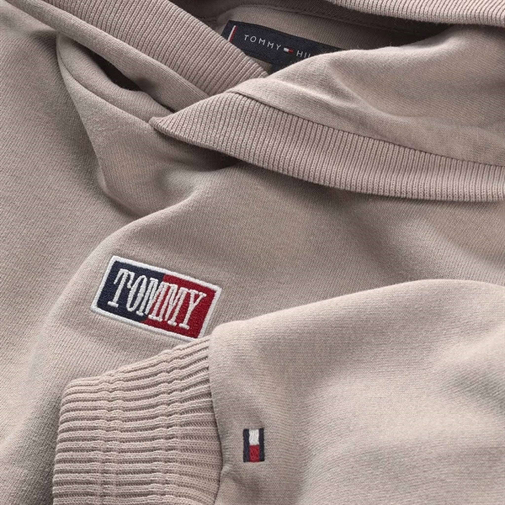 Tommy Hilfiger Timeless Tommy Hoodie Brandons Stone 2