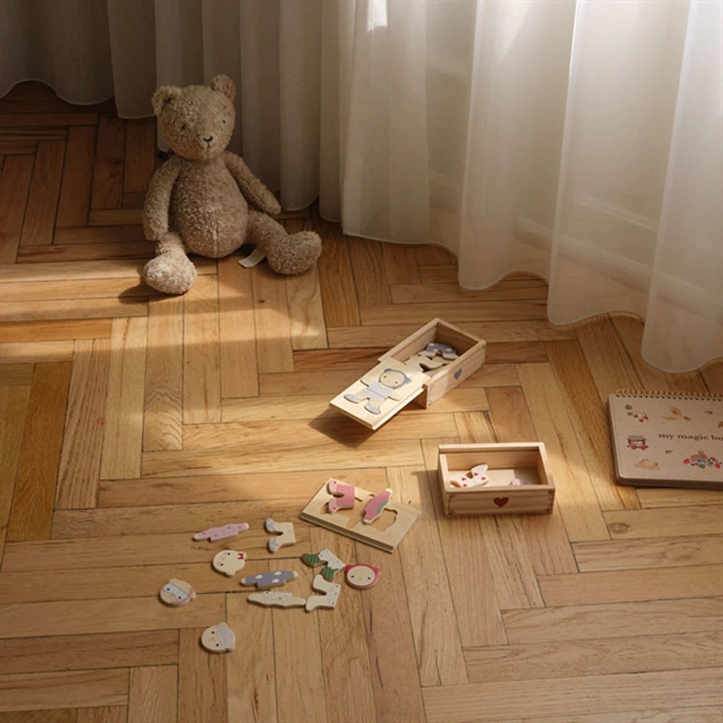 Konges Sløjd Wooden Teddy Dress-Up Puzzle Red