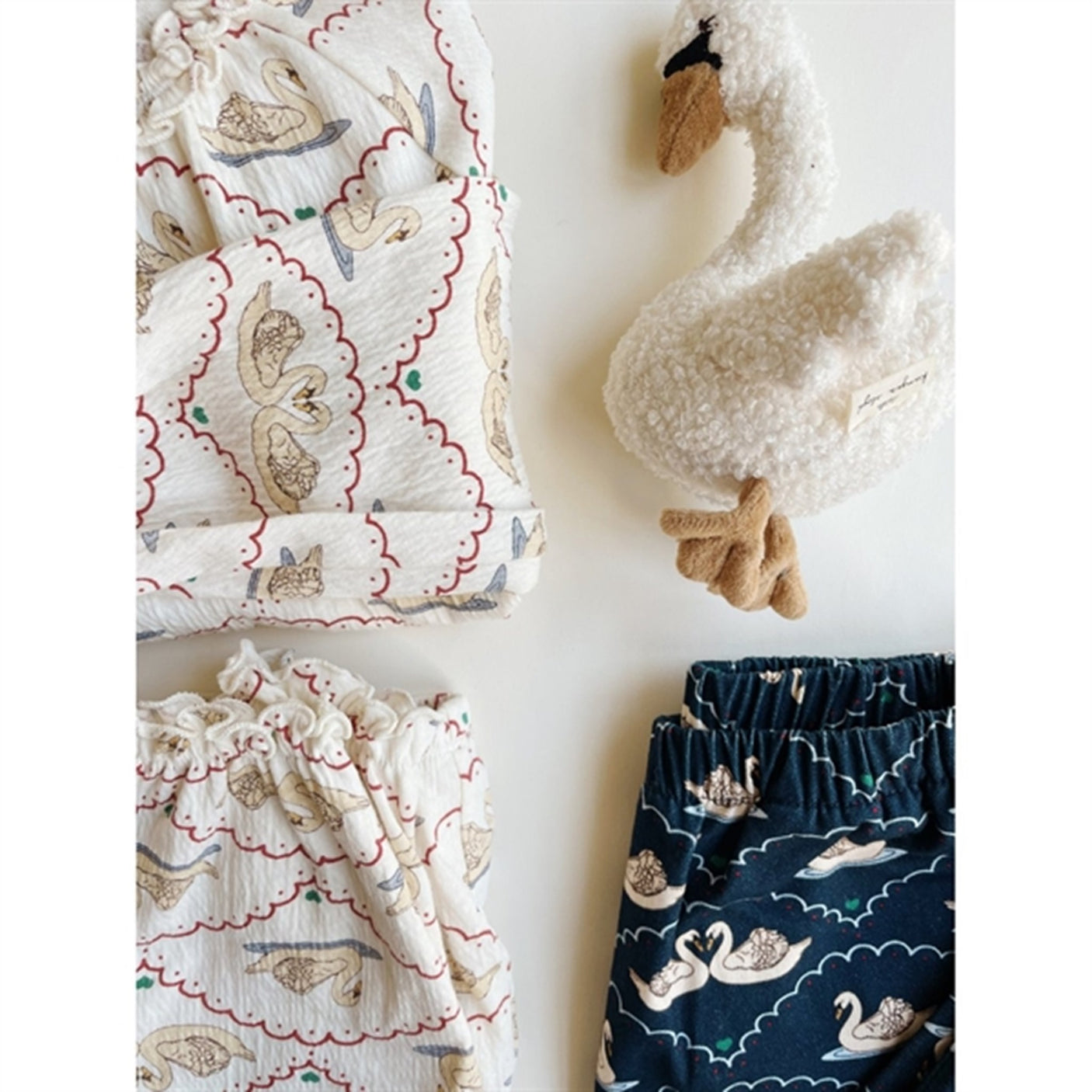 Konges Sløjd Activity Teddy Swan Off White