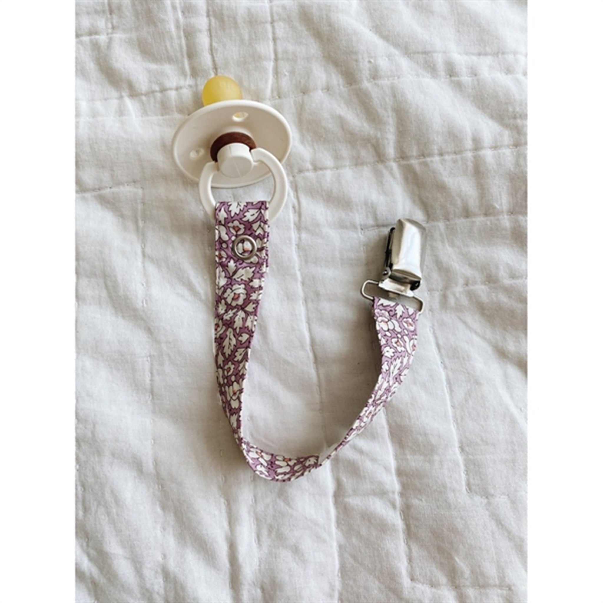 lalaby Feather Fields Pacifier Clip
