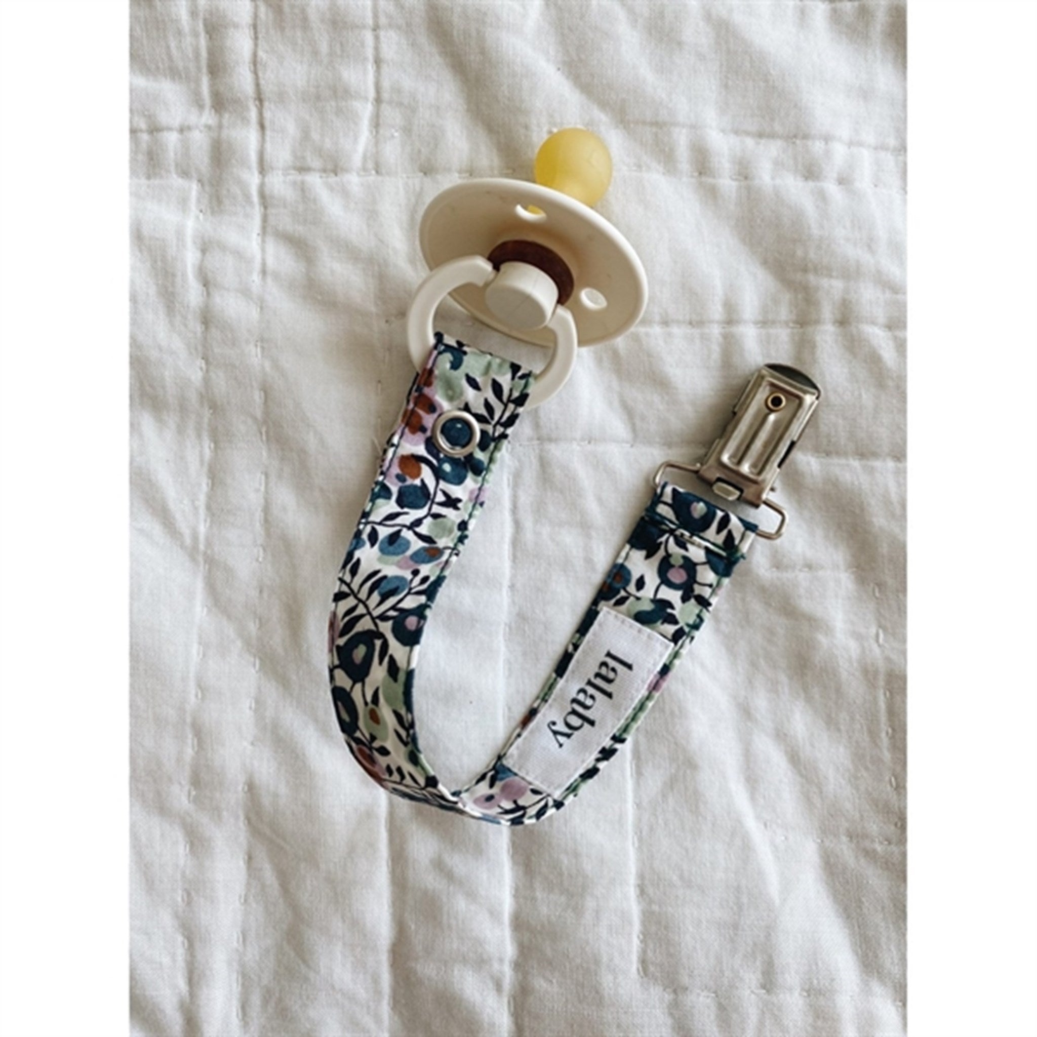 lalaby Wiltshire Pacifier Clip