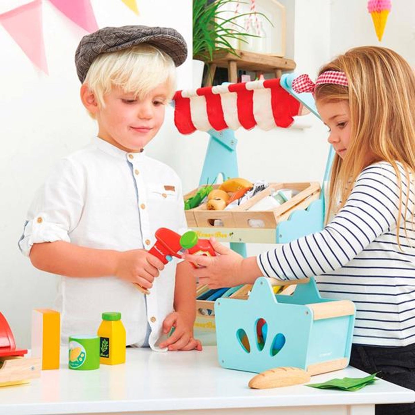 Le Toy Van Honeybake Grocery Set w. Scanner 2