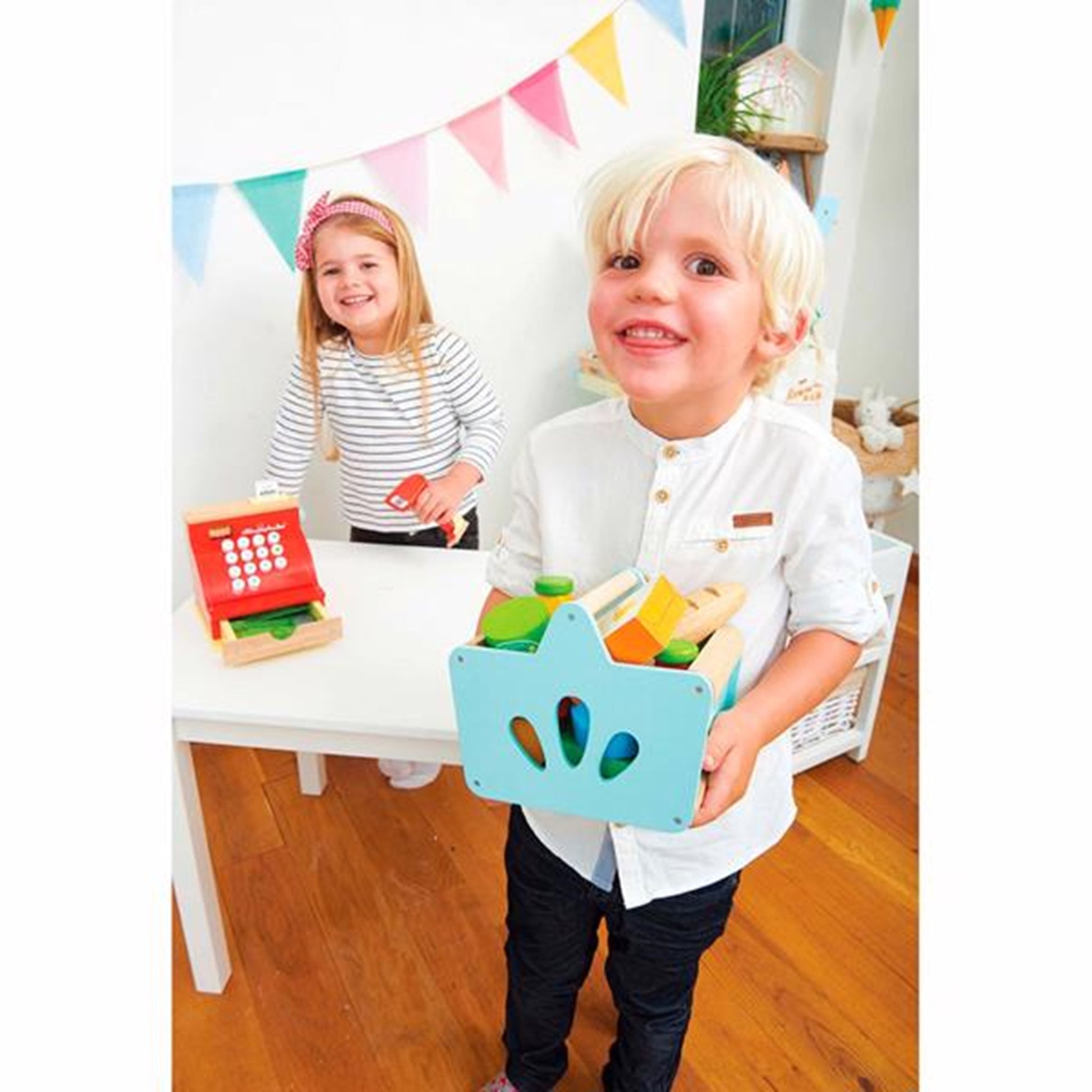 Le Toy Van Honeybake Grocery Set w. Scanner 4