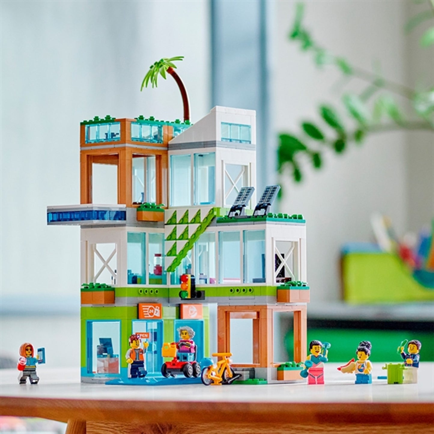 LEGO® City Apartment Building