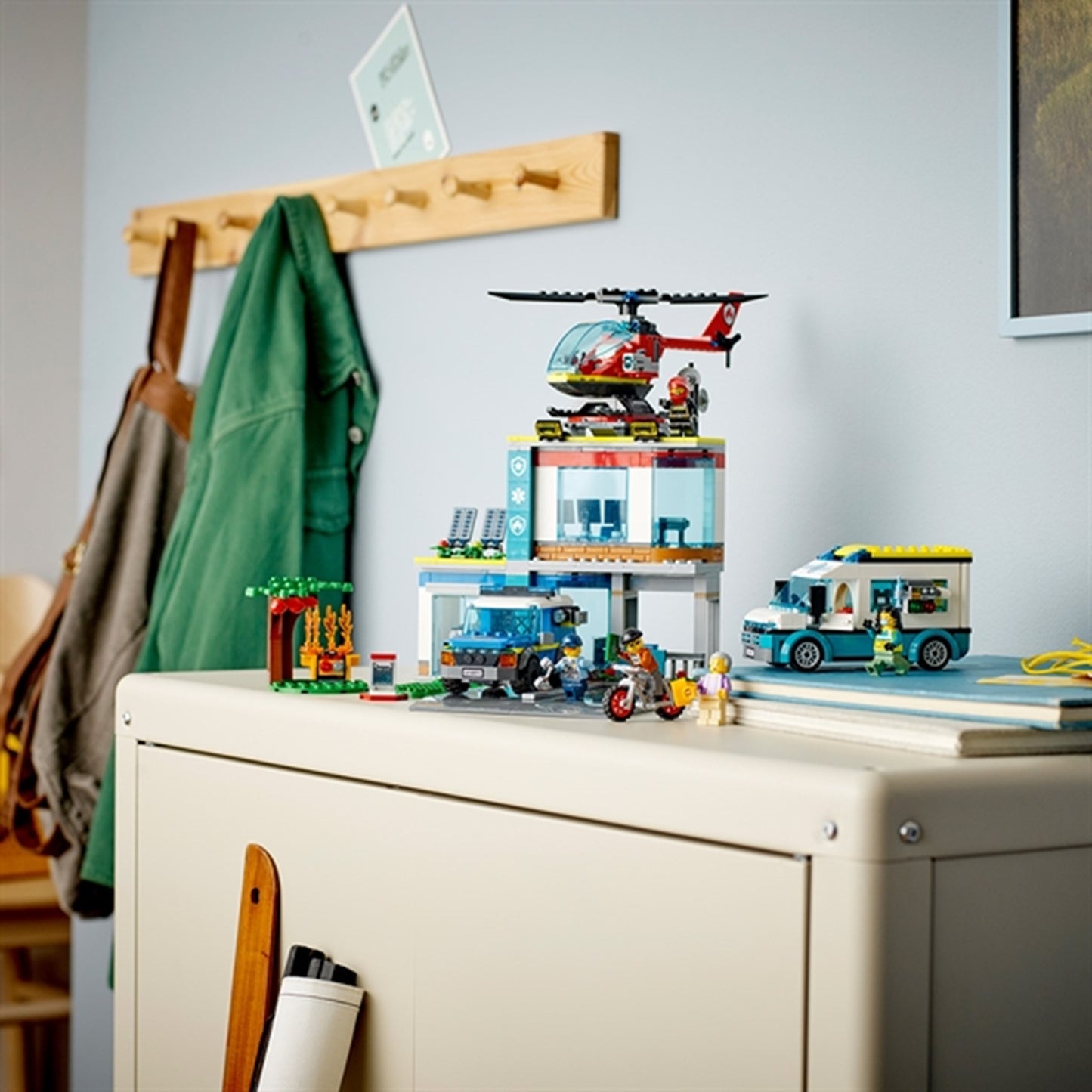 LEGO® City Emergency Vehicles HQ 5