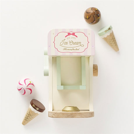 Le Toy Van Honeybake Ice Machine 2