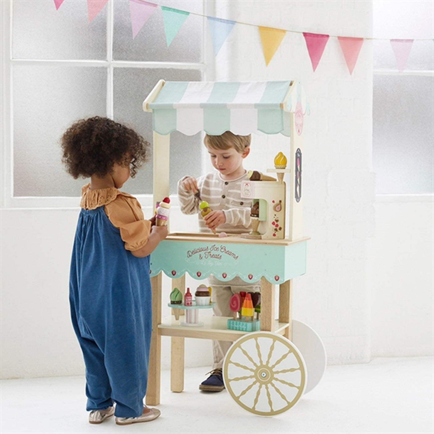 Le Toy Van Honeybake Ice Machine 4