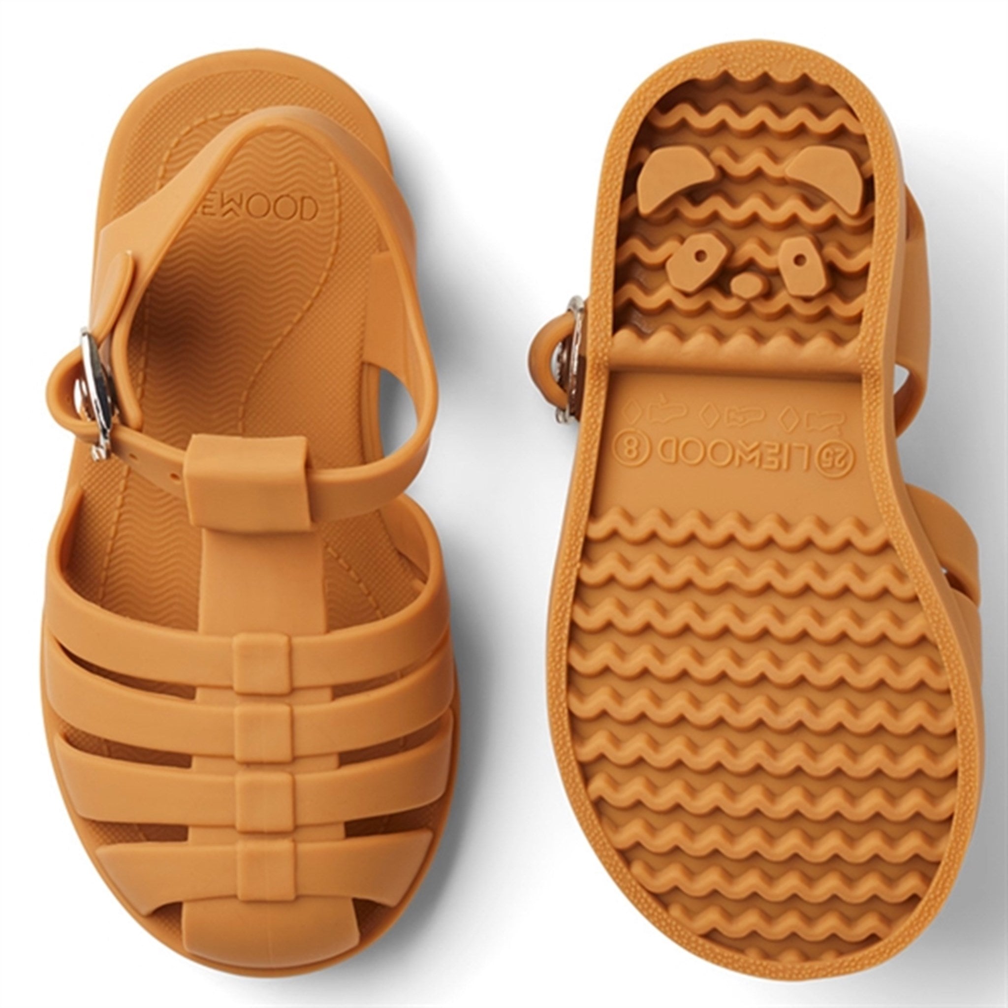 穿上Liewood Bre Sandals，以清新的芥末黄色调展现夏日时尚！ 2