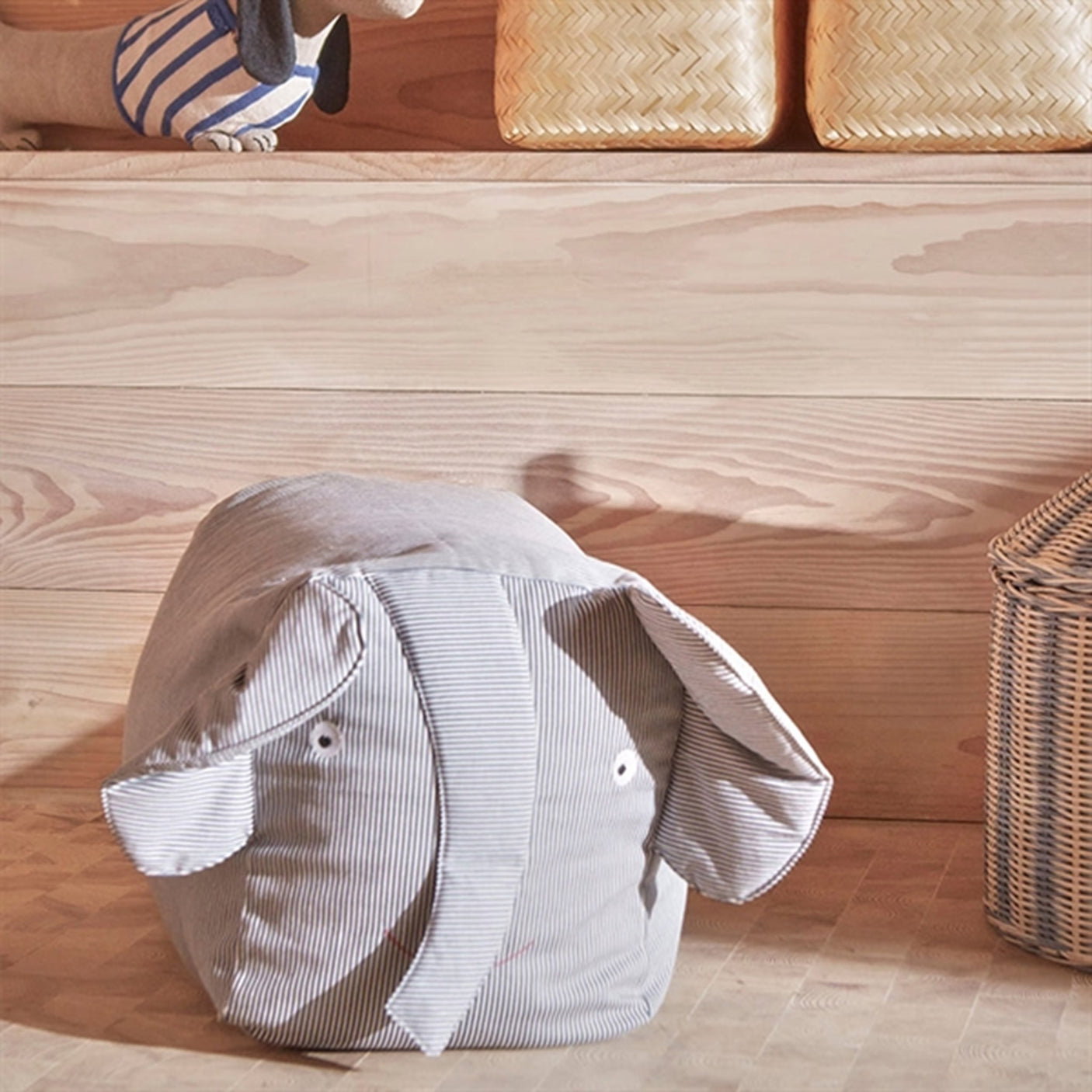 OYOY Erik Elephant Ride On