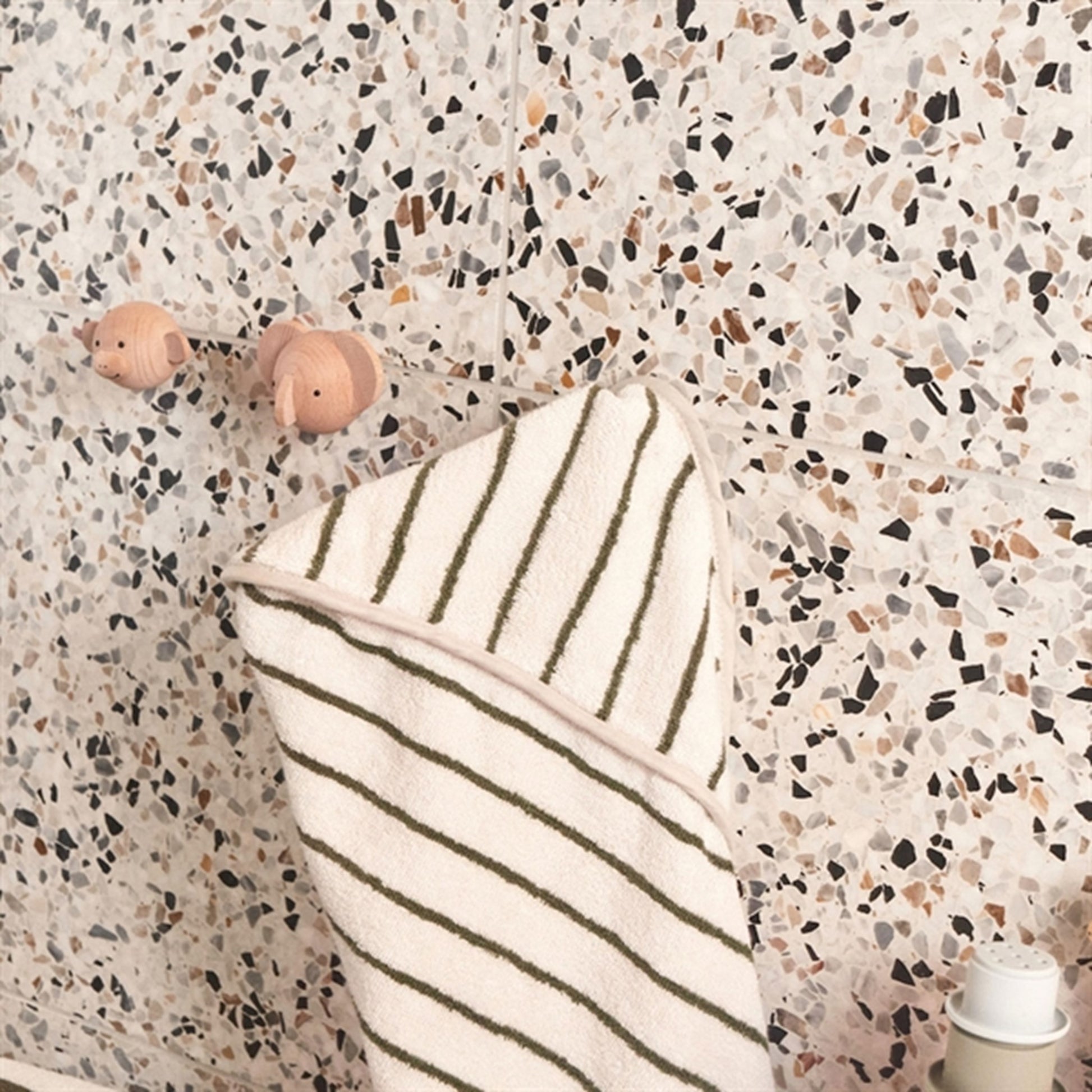 OYOY Hook Elephant Nature