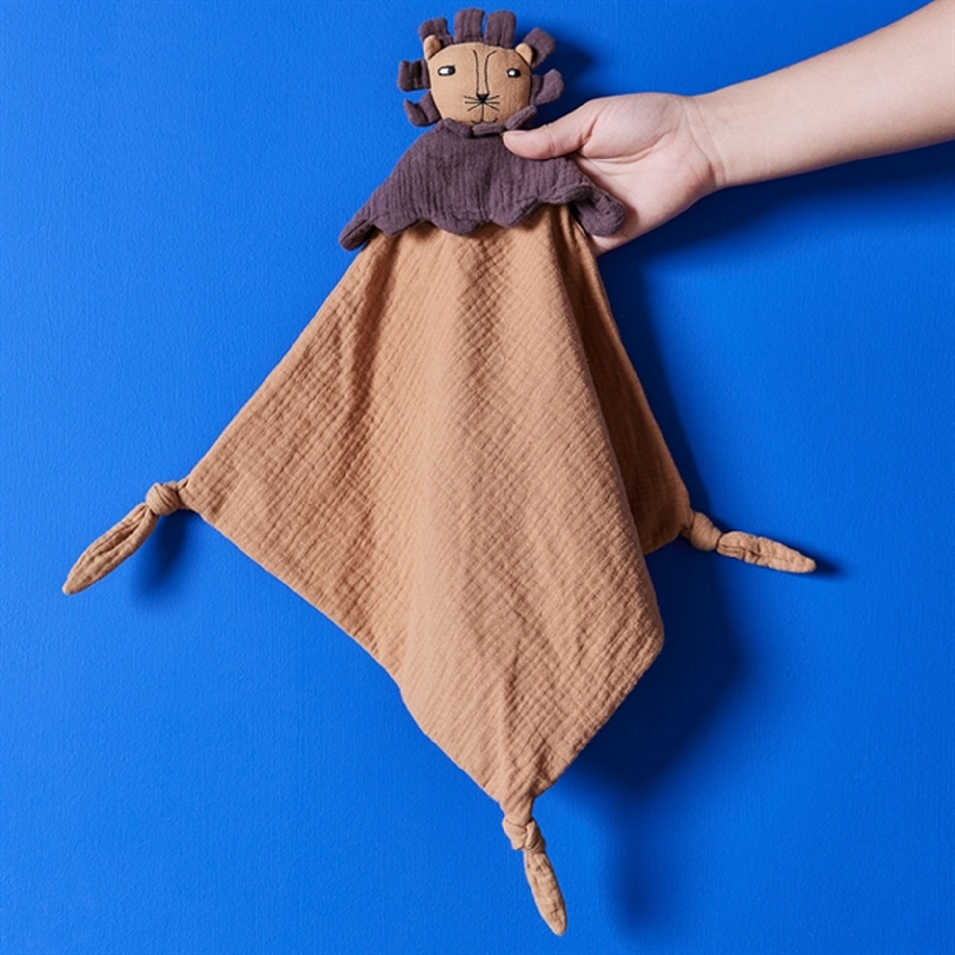 OYOY Mini Lobo Lion Cuddle Cloth Caramel