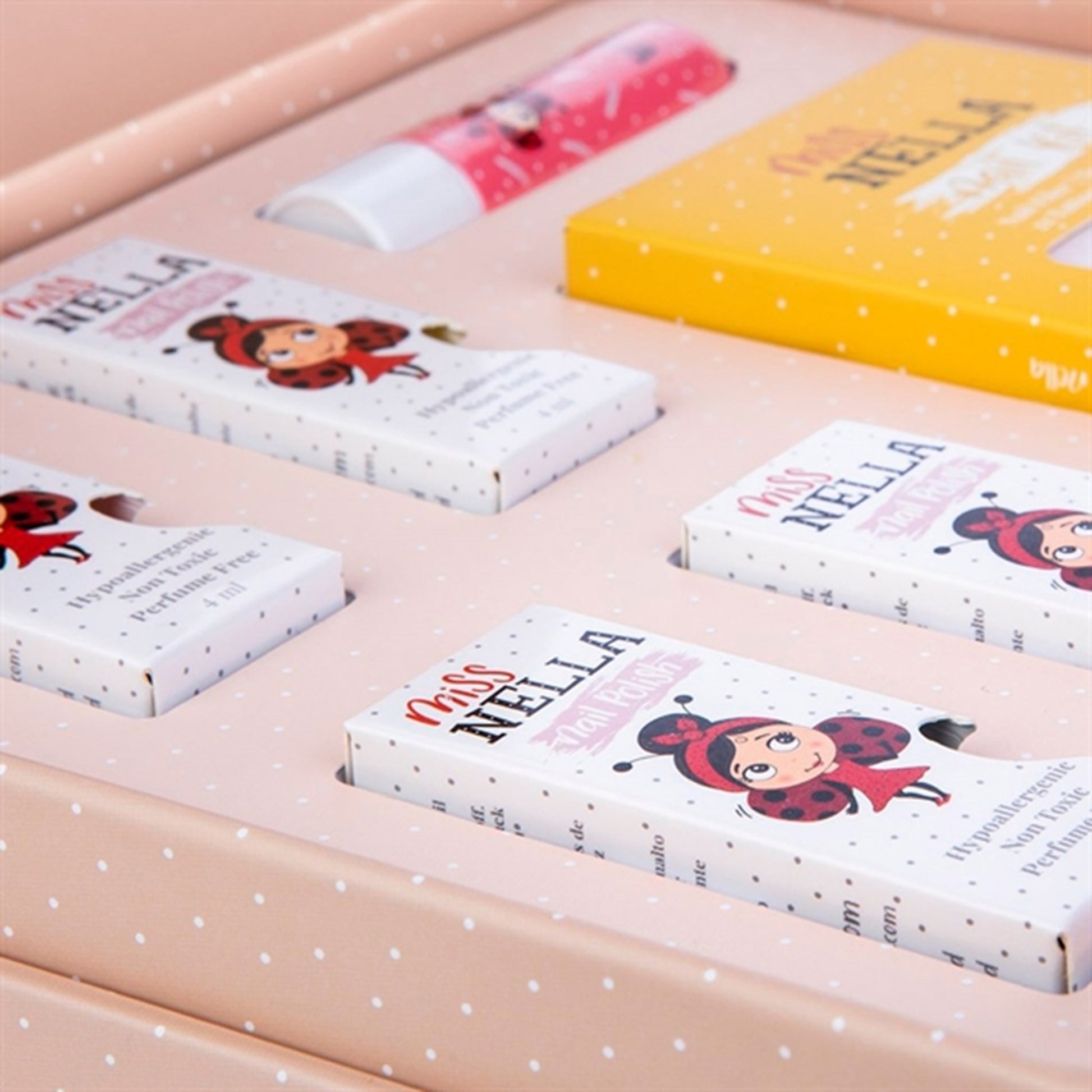 Miss Nella Giftbox