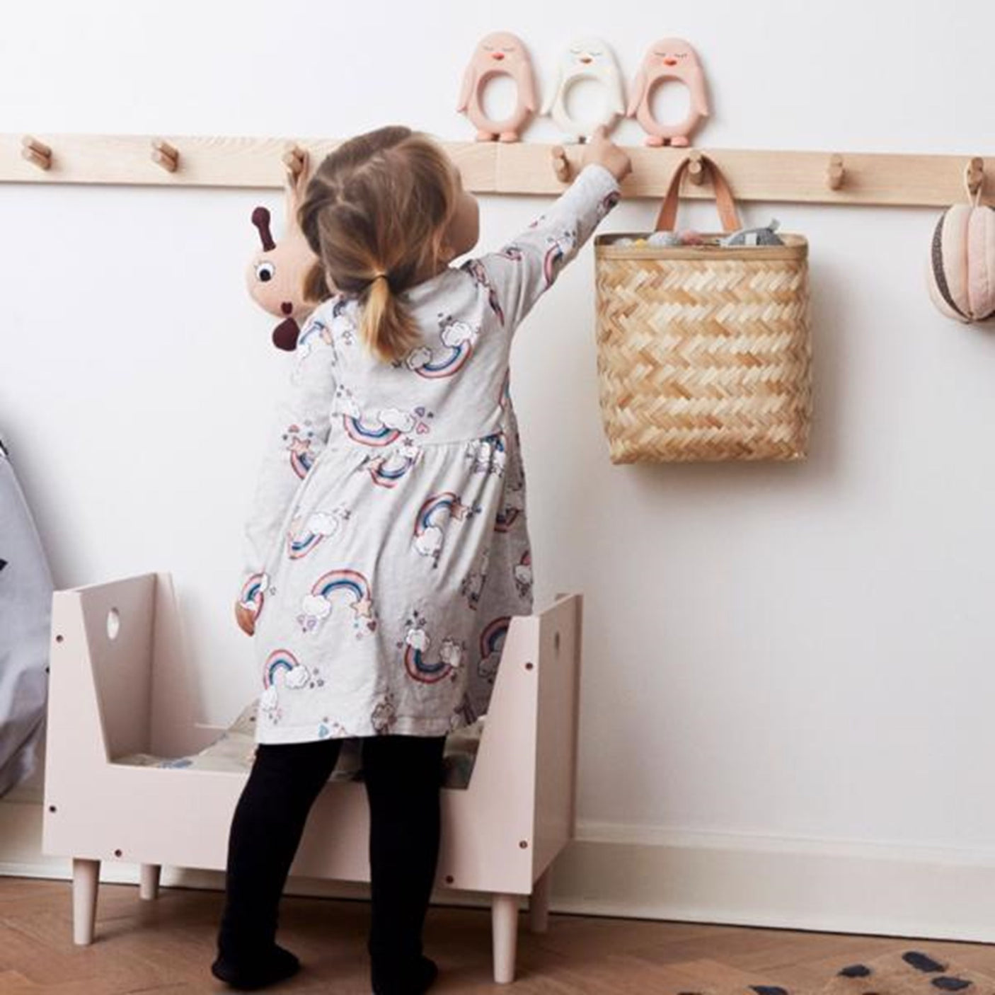 OYOY Teether Penguin White 3