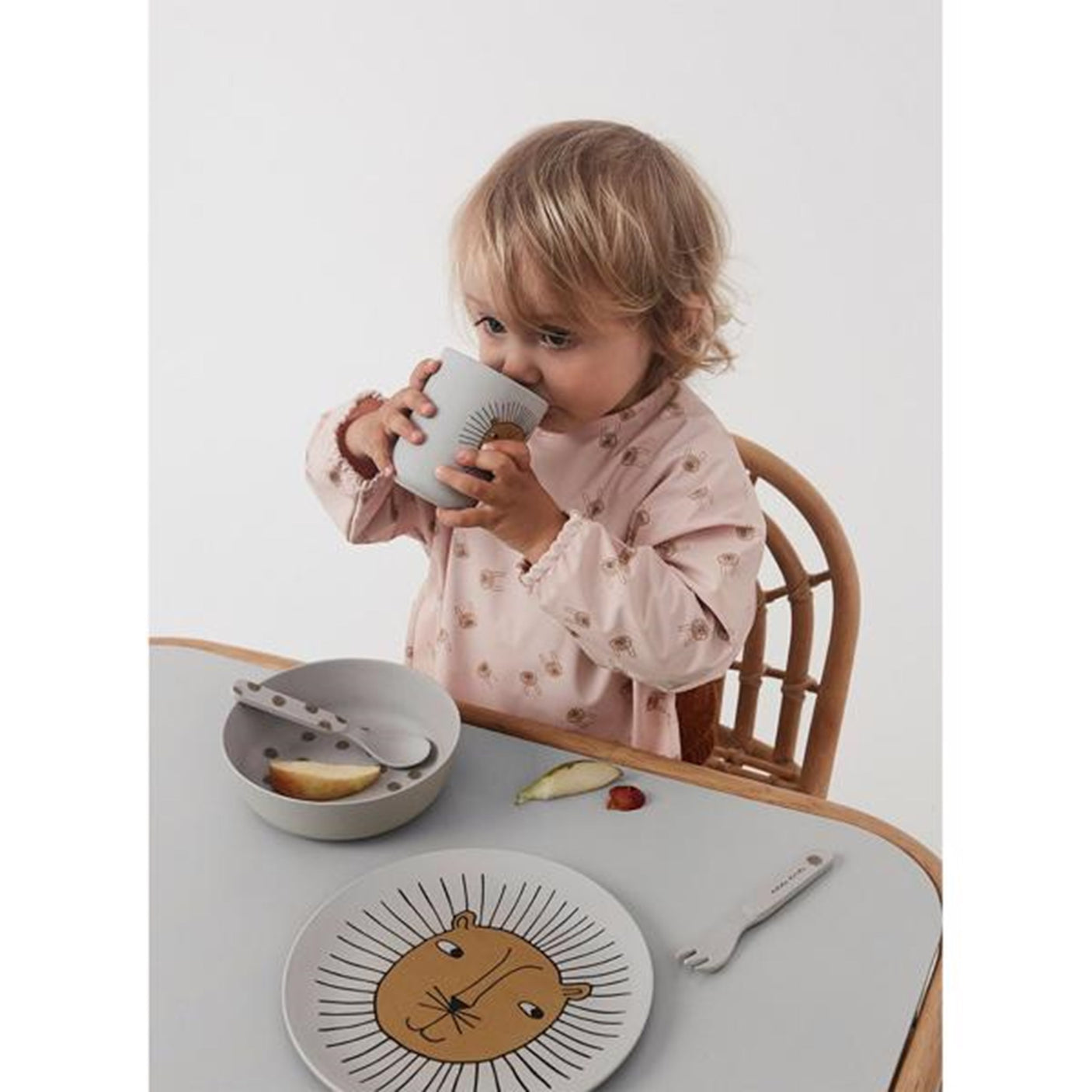 OYOY Cape Bib Rabbit 2