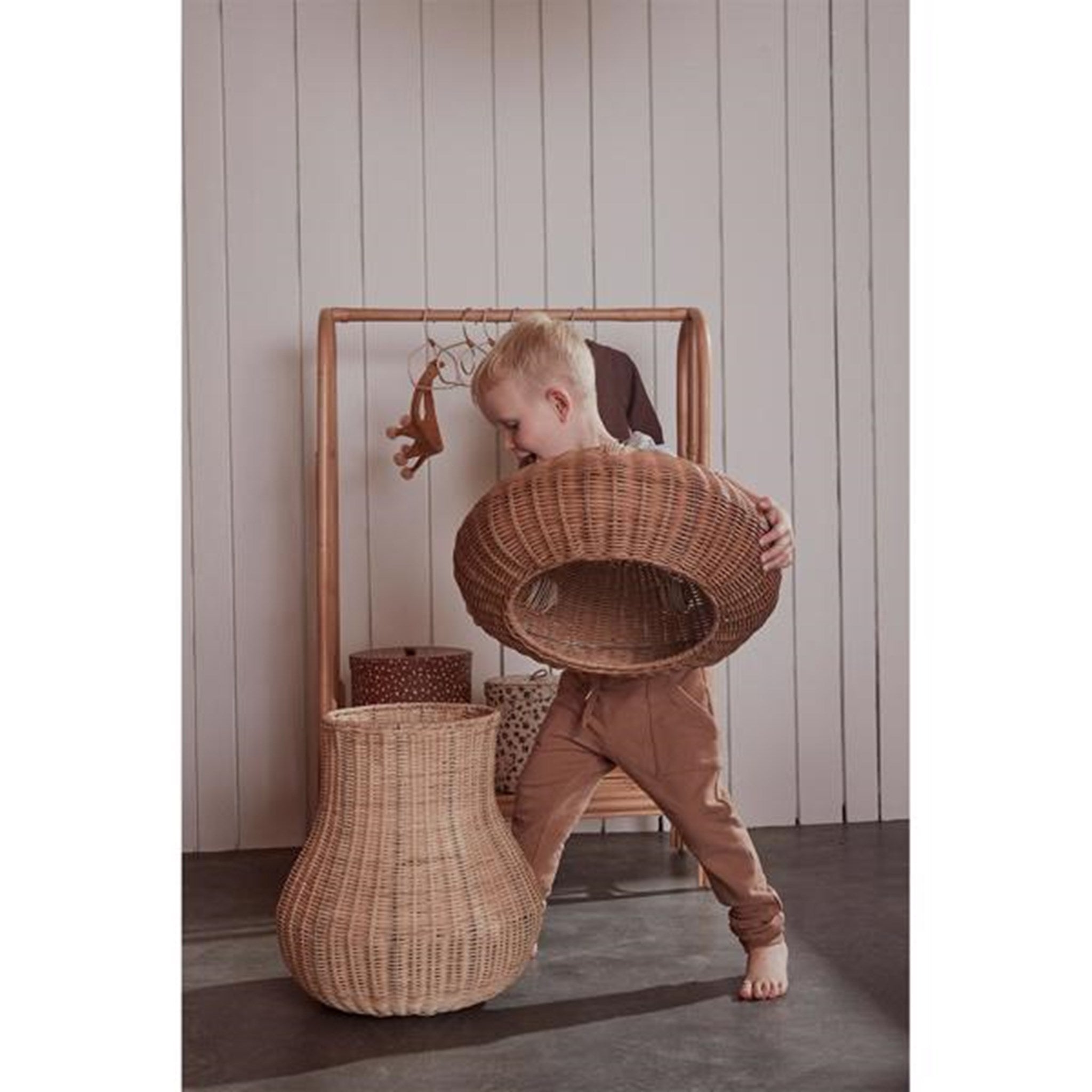 "OYOY Sponge Woven Basket - 在您的家中创造有序之美 4