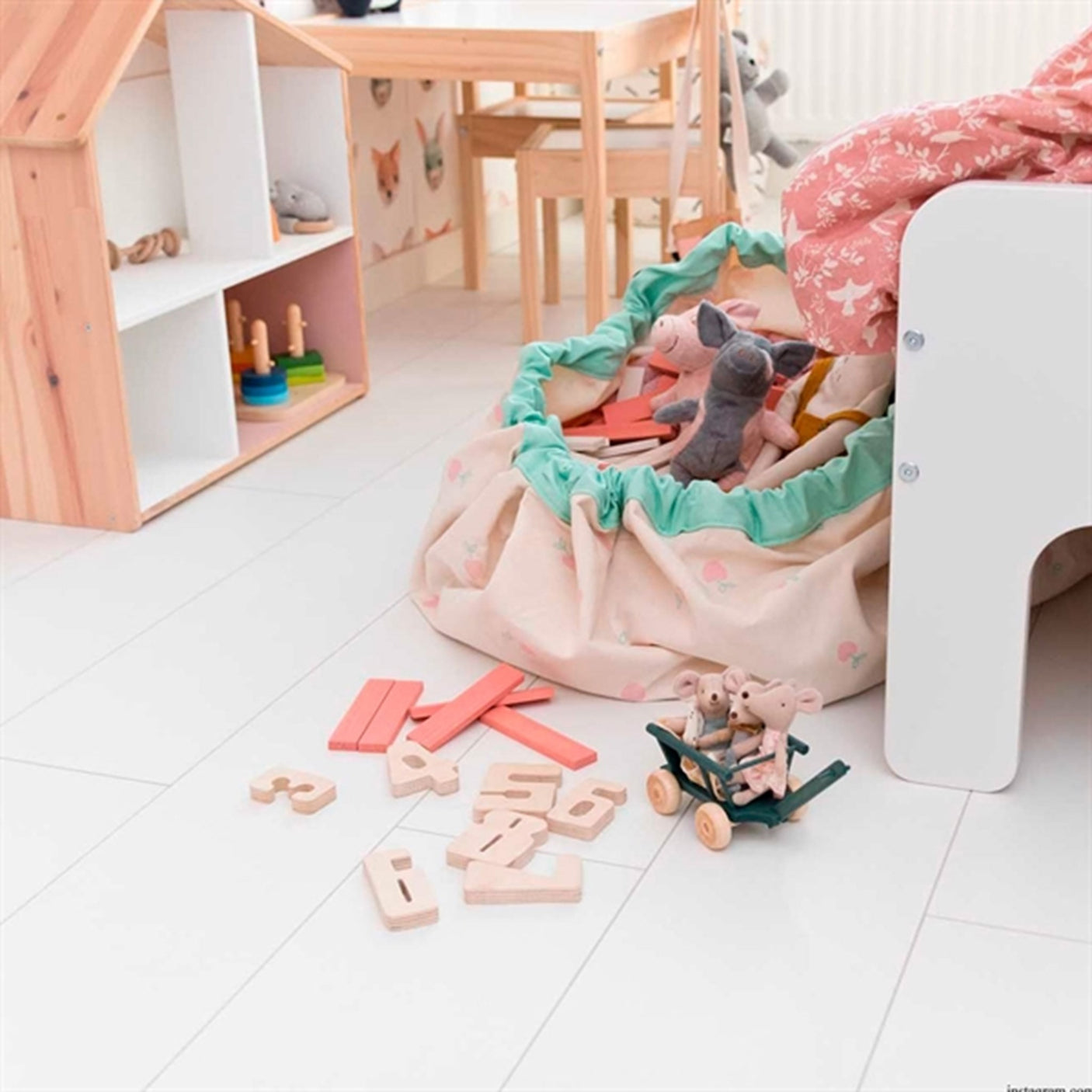 Play&Go 2-i-1 Play Mat Cherry Love 4