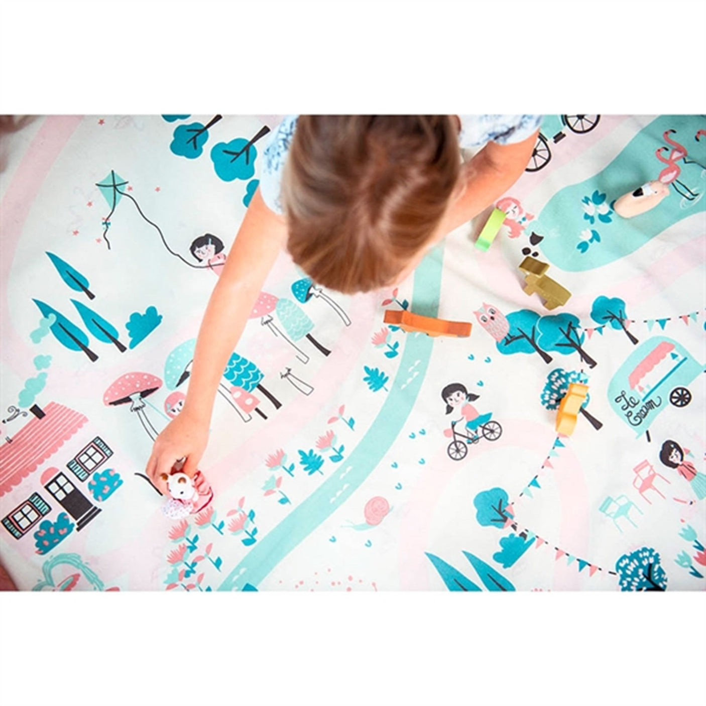 Play&Go 2-in-1 Play Mat Walk in a park