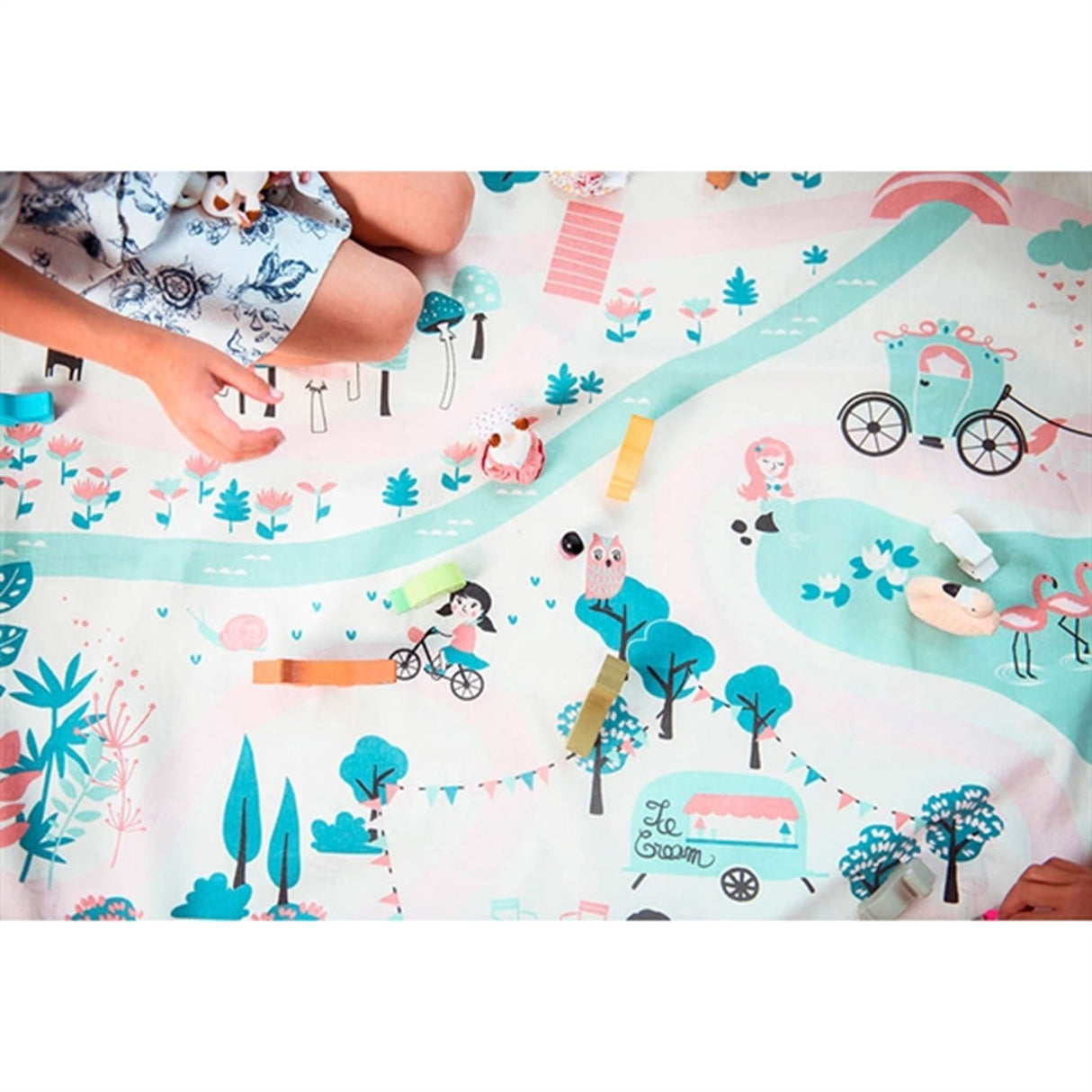 Play&Go 2-in-1 Play Mat Walk in a park