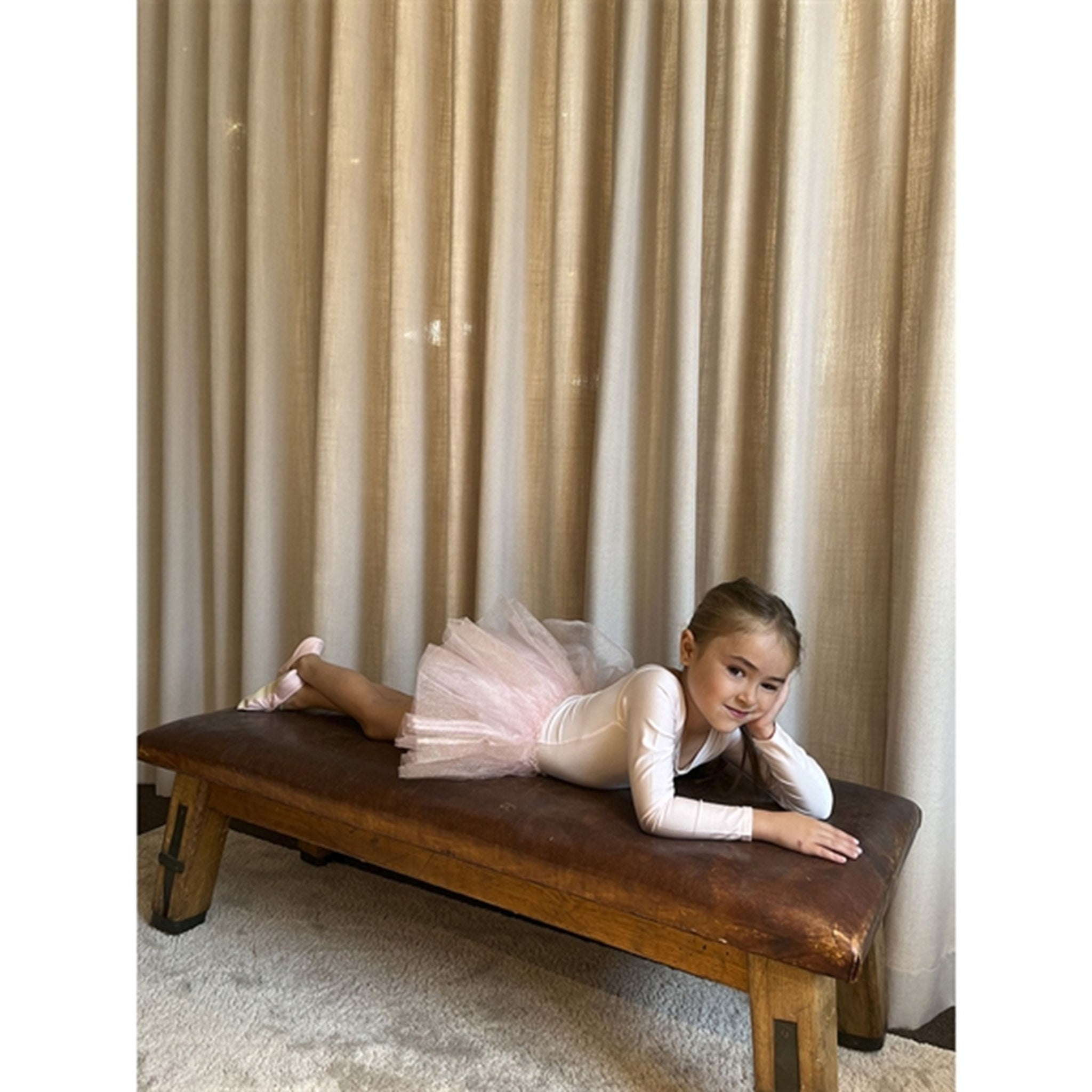 Petit By Sofie Schnoor x Luksusbaby Soft Rose Gymsuit 5